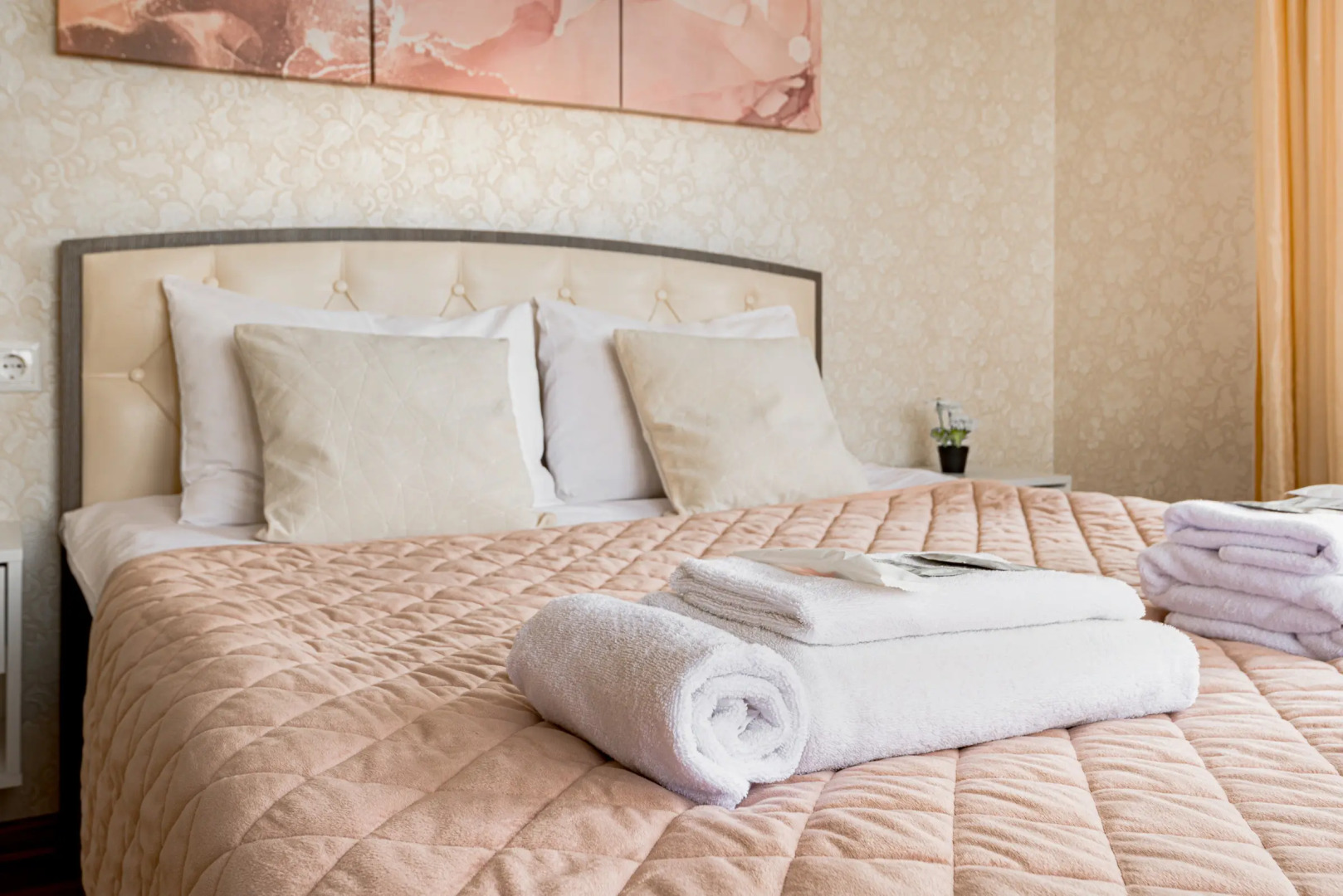 Квартира 1-к яркая у залива на Маркова 8/2 от RentAp, 4 сп.места