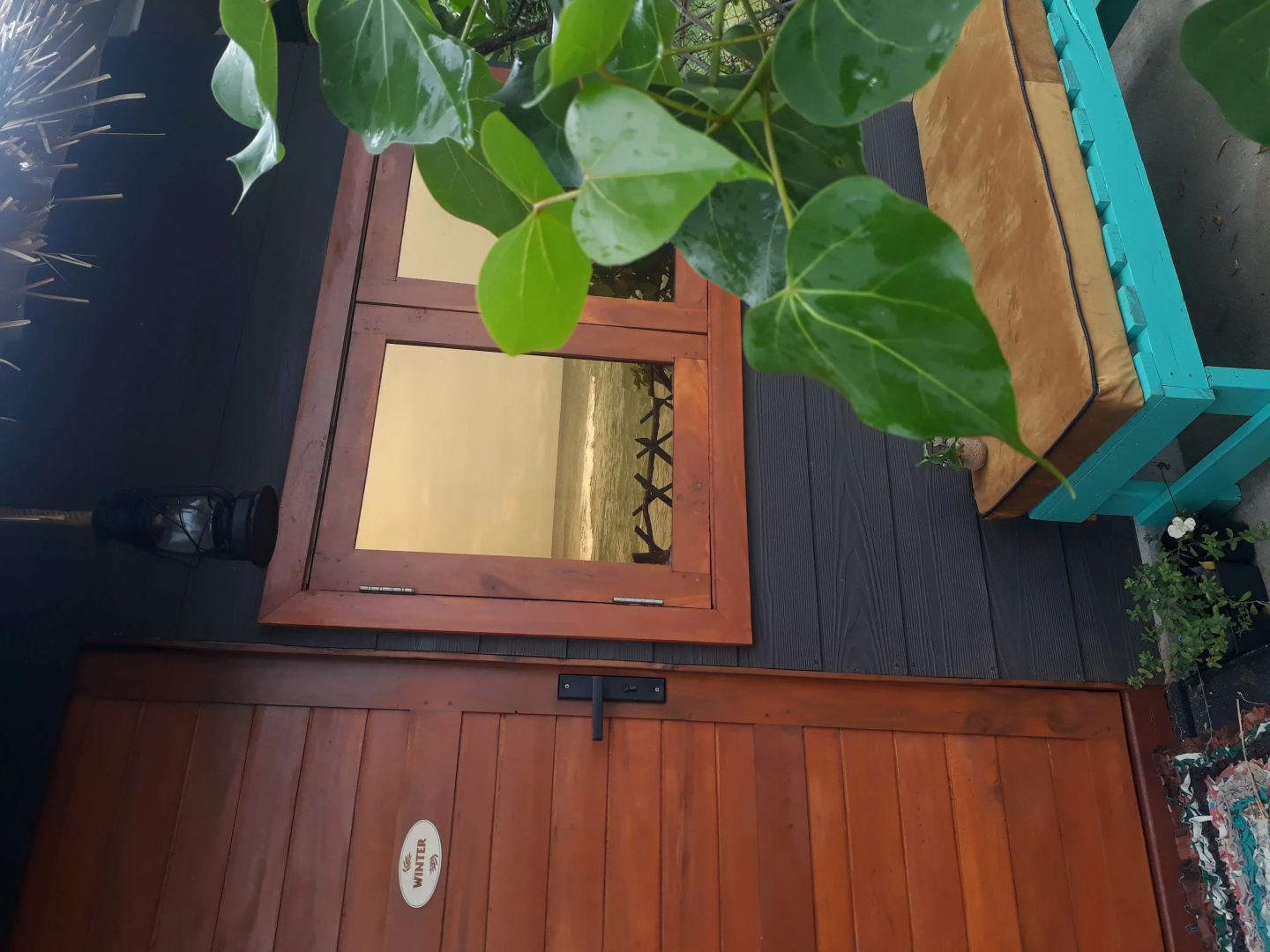 Мини-отель Tomorrowland Beach Villas & Fisherman's Wharf Restaurant
