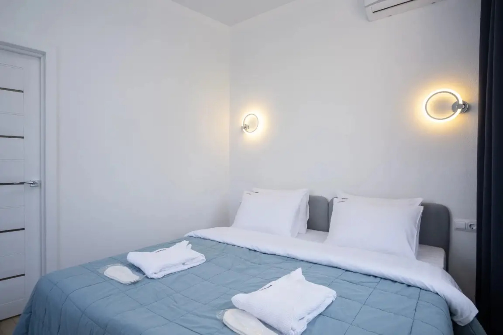 Апартаменты RED APARTMENTS Арт Лайт Дойл