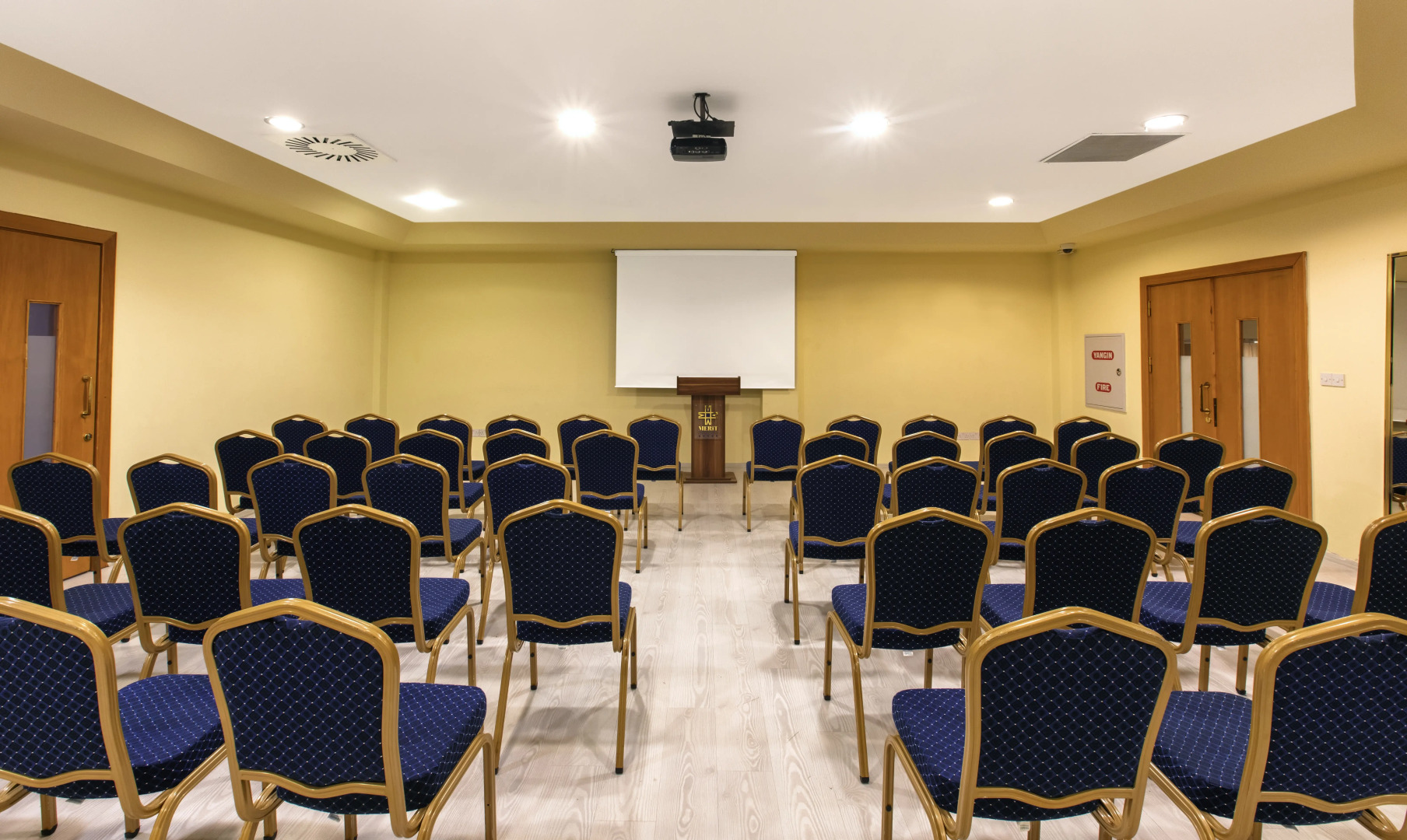 Отель Merit Crystal Cove Casino & SPA