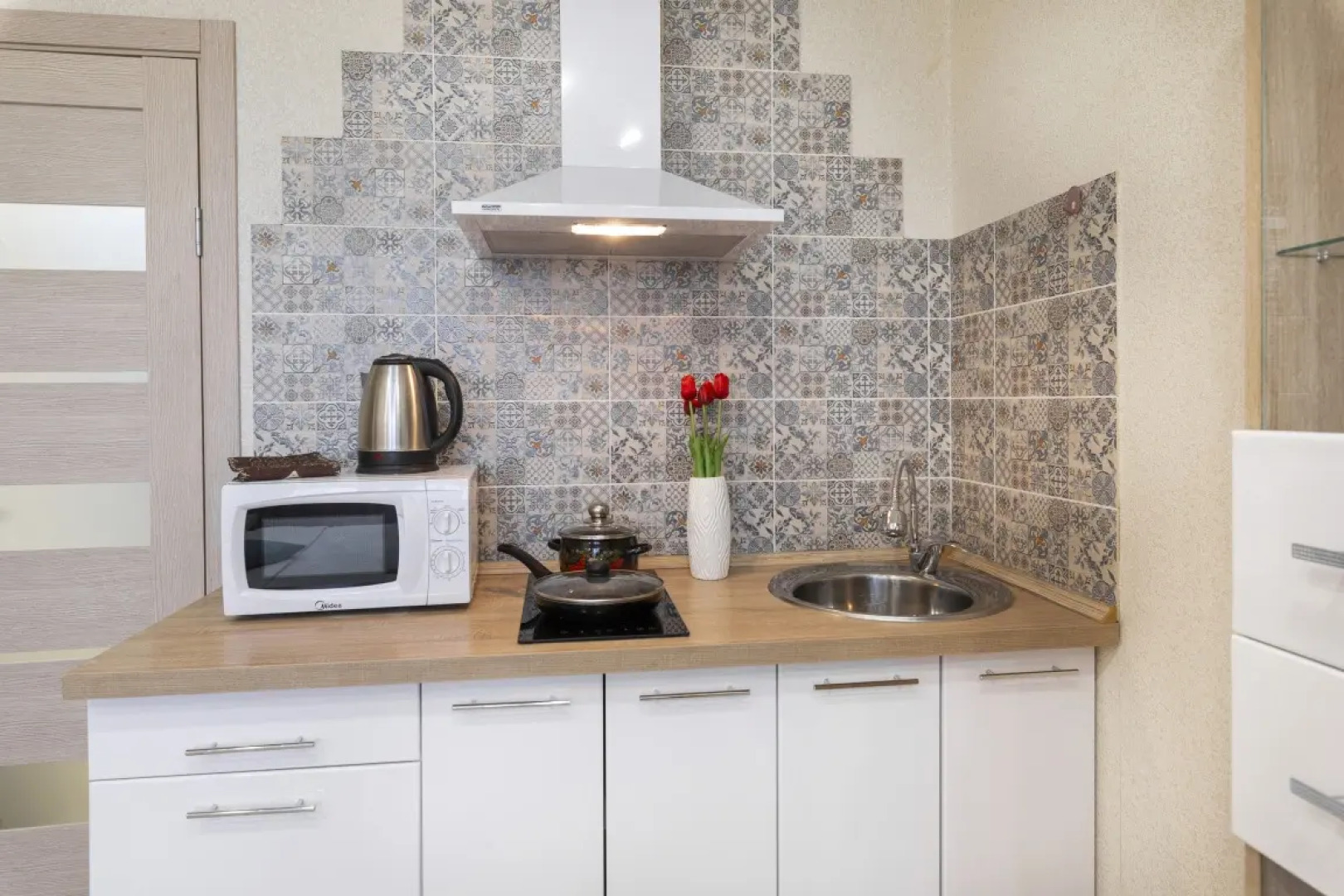 Prince Apartments С122