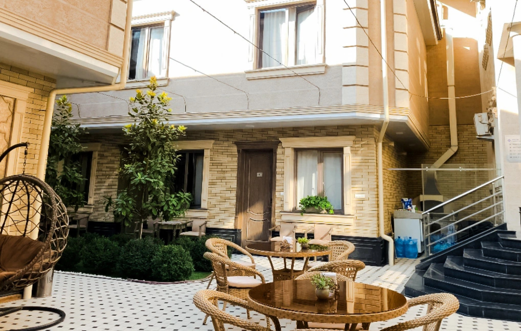 Отель Archie Family