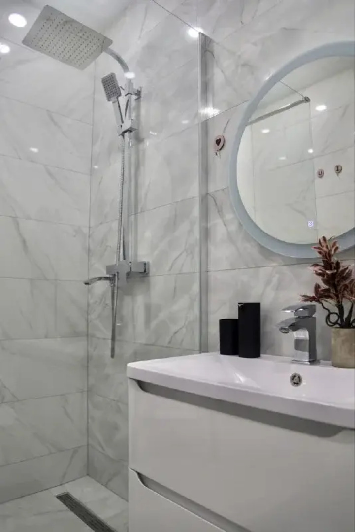 Квартира Flatirini с панорамными окнами в новом ЖК 1