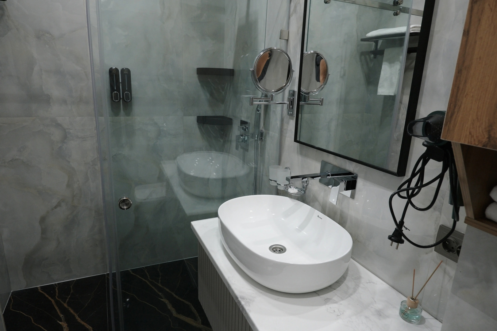 Отель Qaragat Hotel Jalal Abad