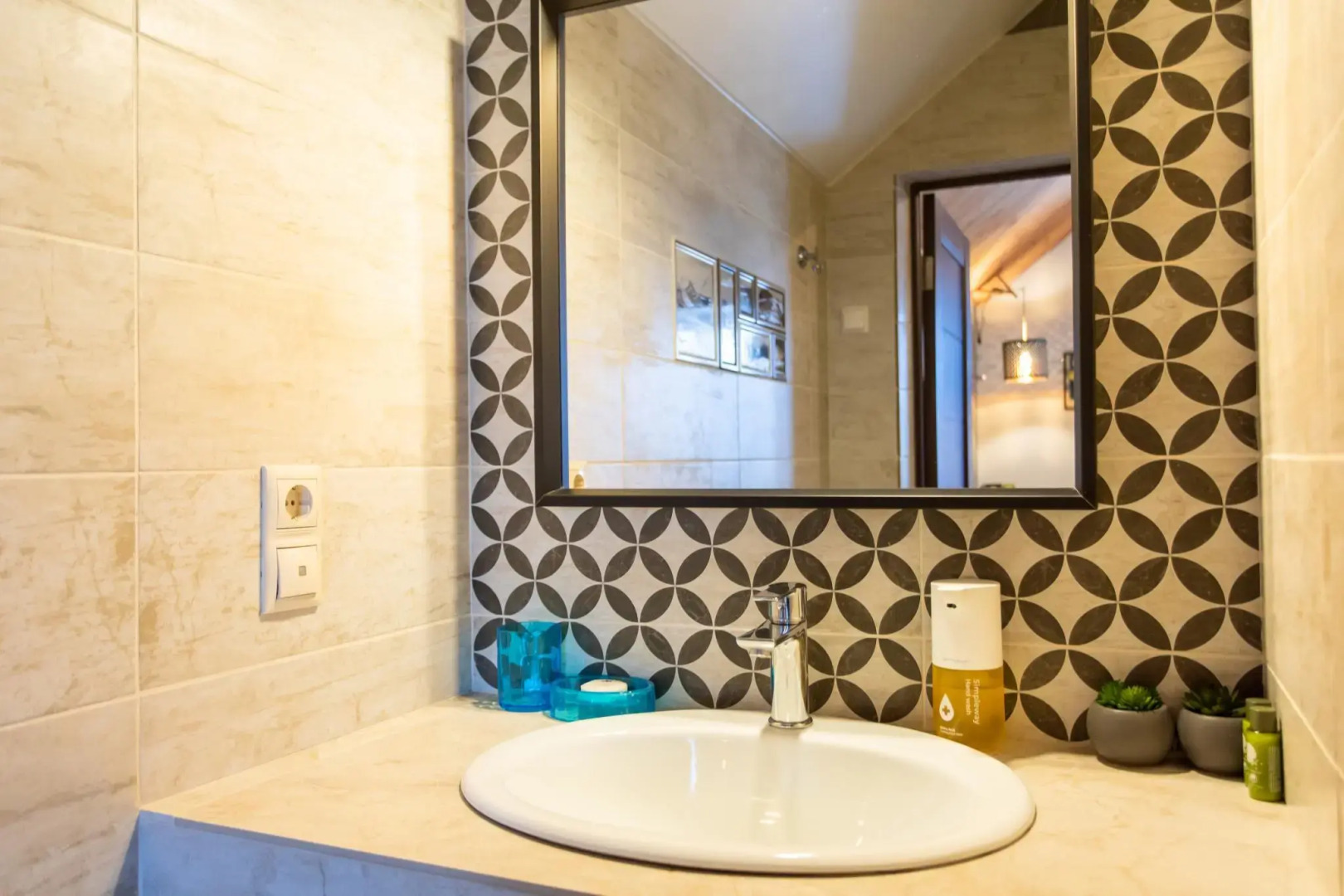 Гостевой дом Four Lions House (Фор Лайонс Хаус)