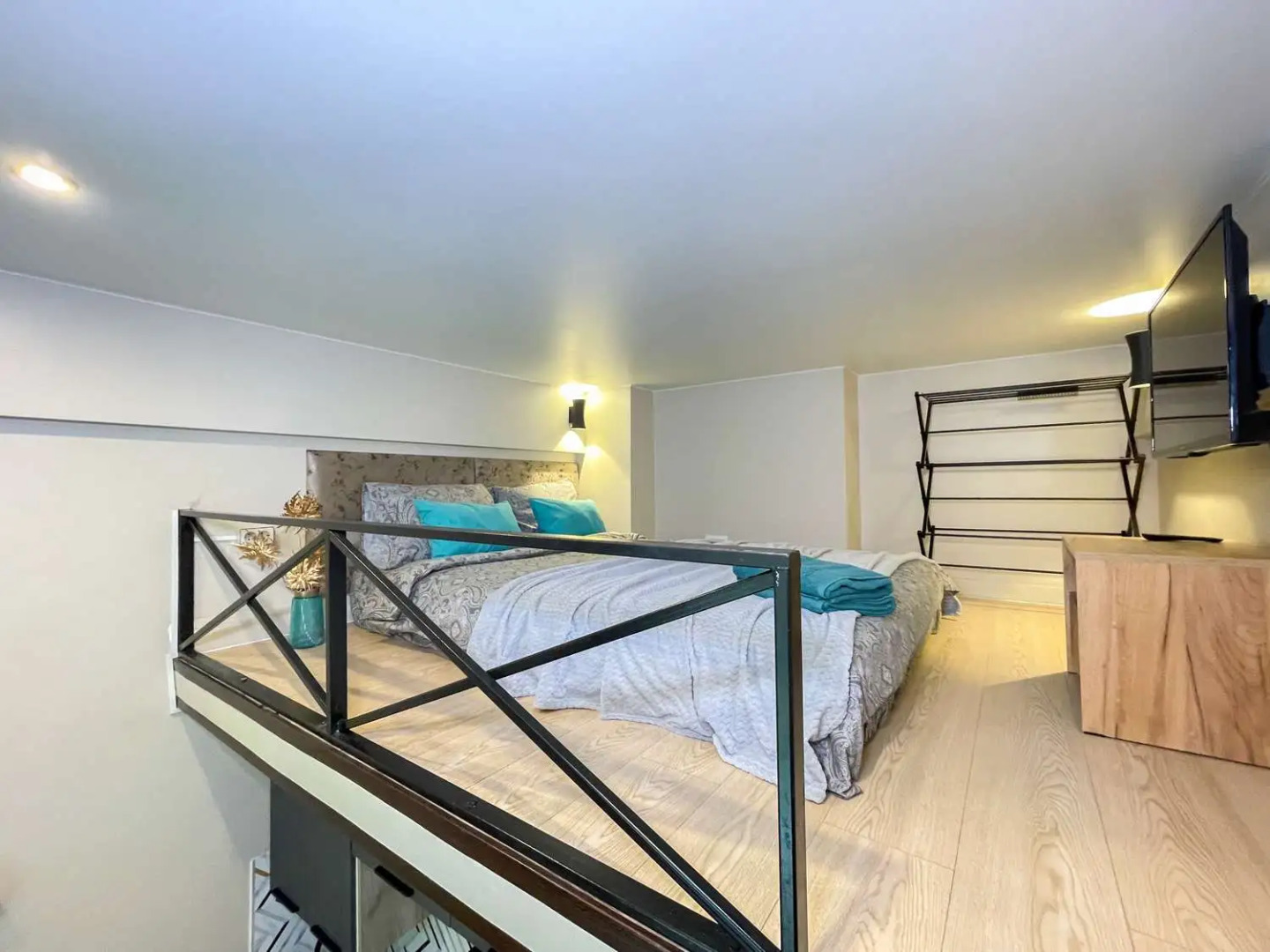 Апартаменты Стильная 2х-уровневая Cтудия рядом с метро Тульская