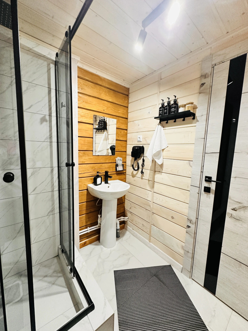 Гостевой дом из бруса, с бассейном и мангалом