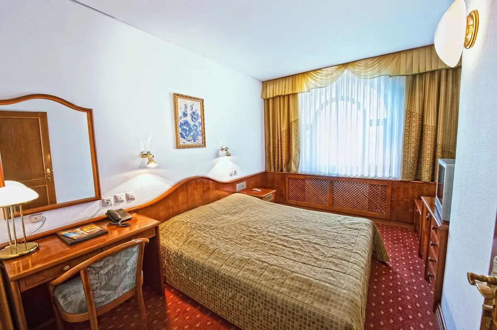 Бизнес-отель Нефтяник на Толстого