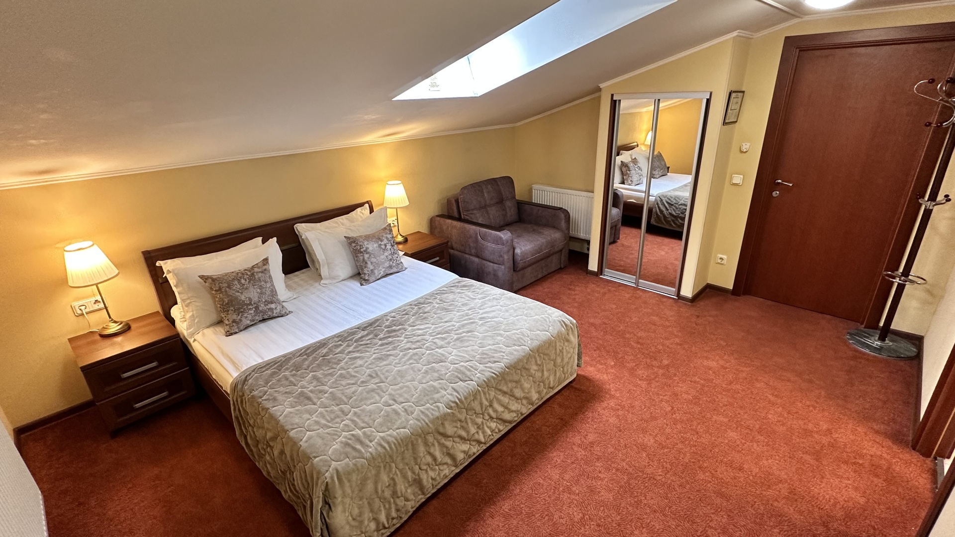 Меблированные комнаты Соната на Невском 11 Дворцовая площадь