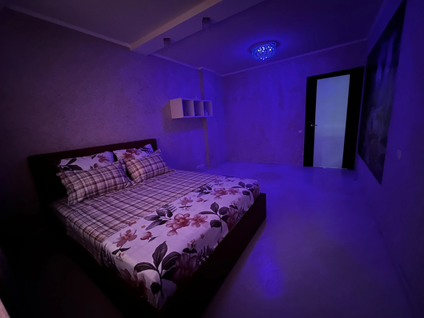 Апартаменты Квартира AlexHome РП Свердловский Михаила Марченко 8