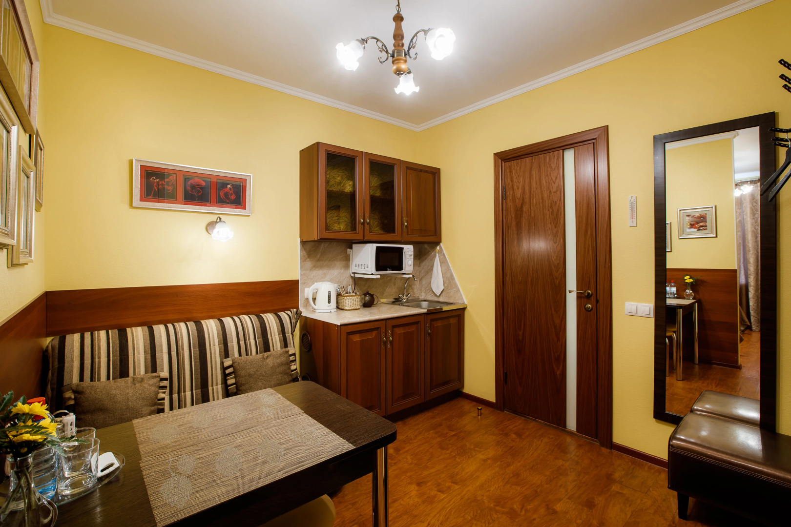 Отель Свердлова 27