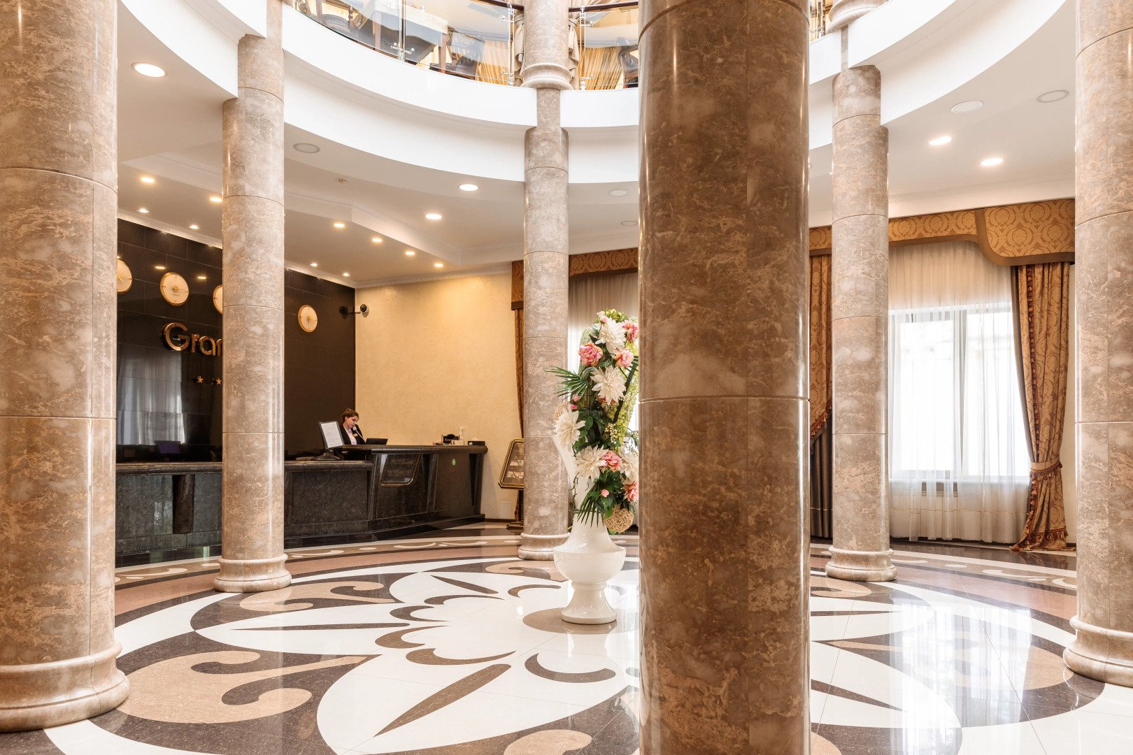 Отель Гранд Холл