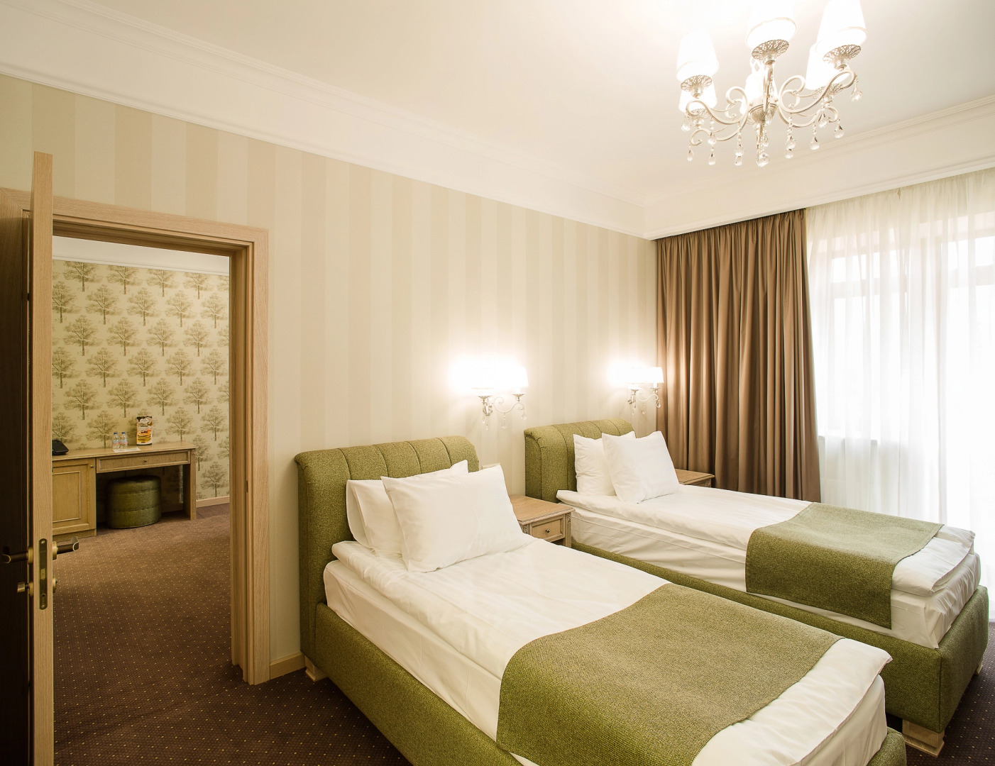 Отель Левада