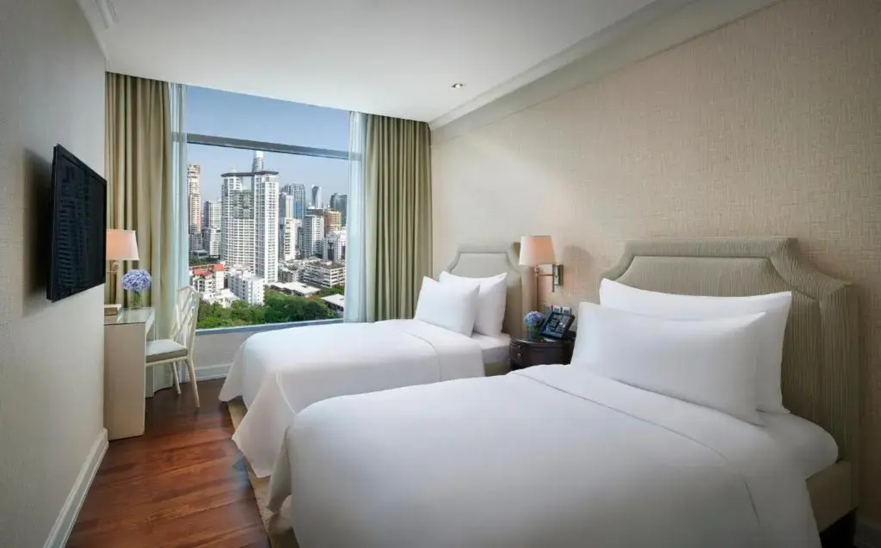 Отель Oriental Residence Bangkok
