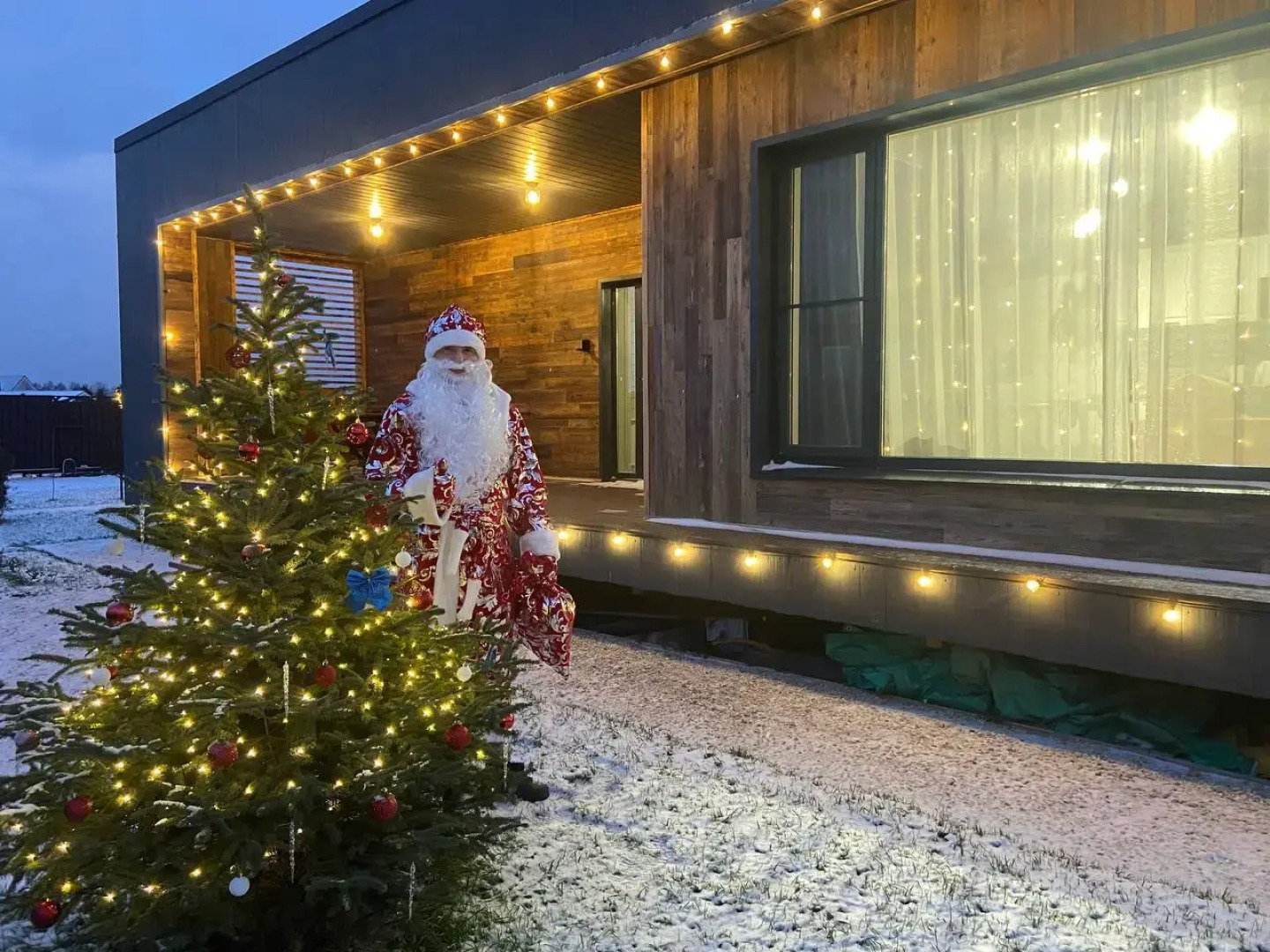 Частный дом дизайнерский великолепной уличной территорией