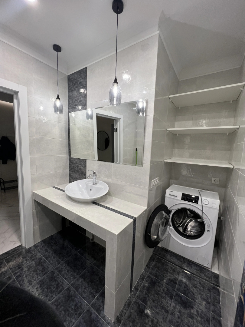 Квартира Просторная Недалеко от Центра с Парковкой