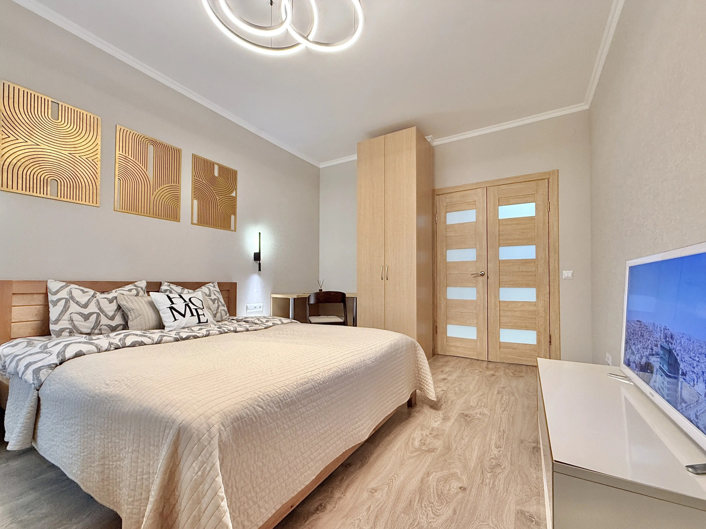 Жилое помещение 2-к квартира у метро Молодежная с яркими закатами