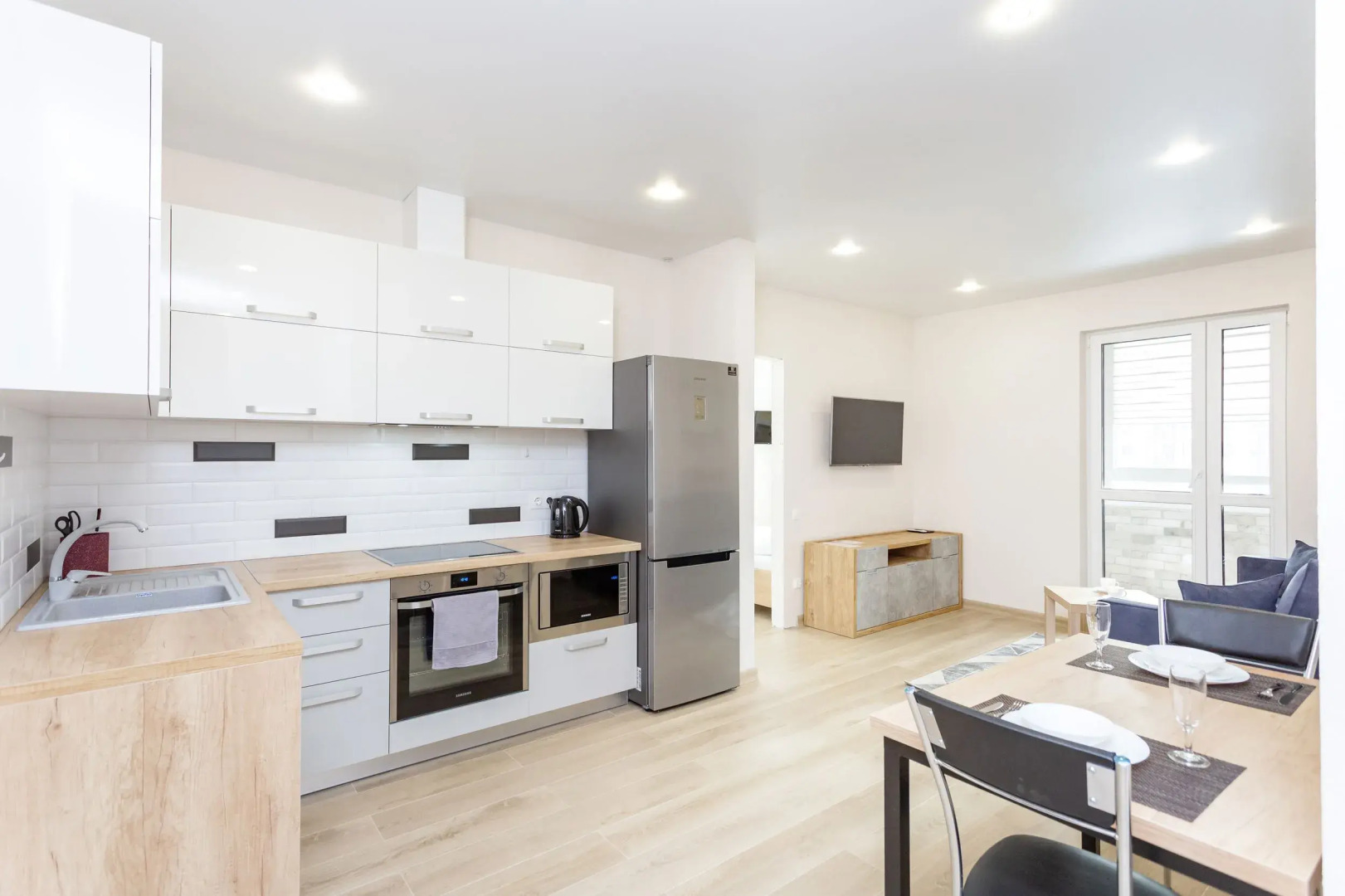 Квартира на сутки Маяк Минск Метро 5 мин Wi-Fi Кондиционер Кухня объединена с жилой зоной Отдельная спальня Отчётные документы