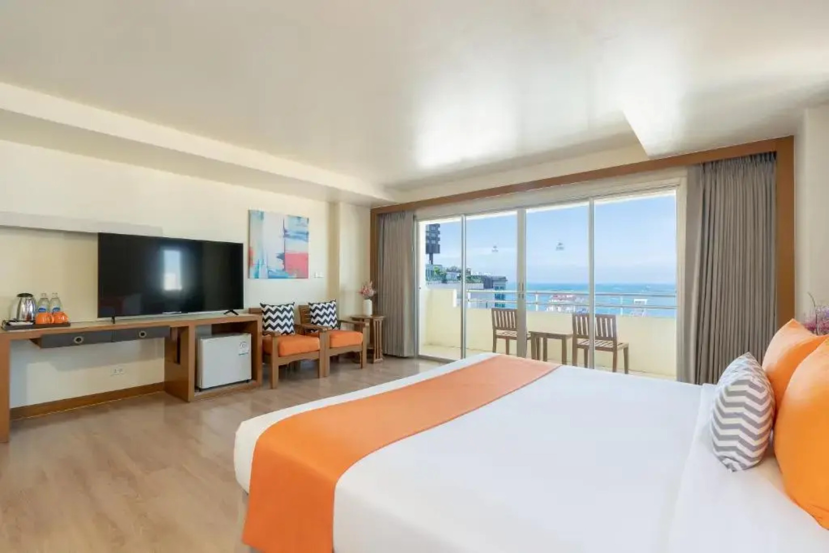 Отель Sunshine Hotel & Residences