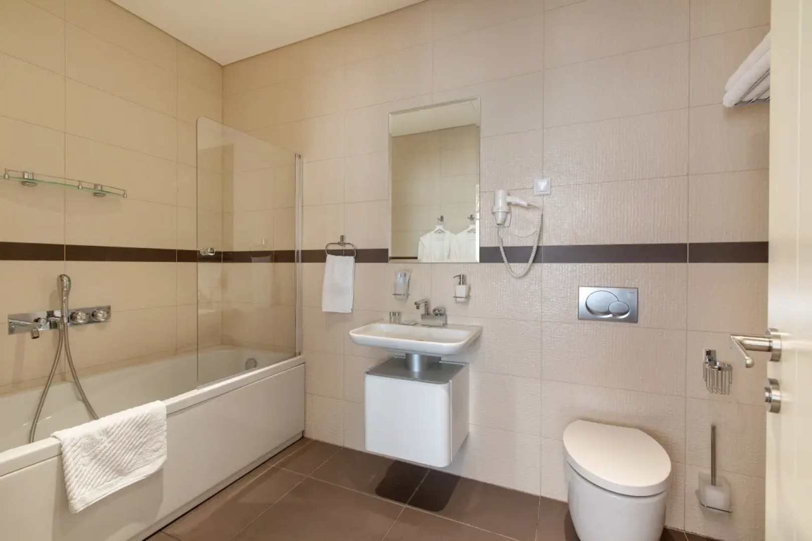 Rockmond 48 Junior Suite 14