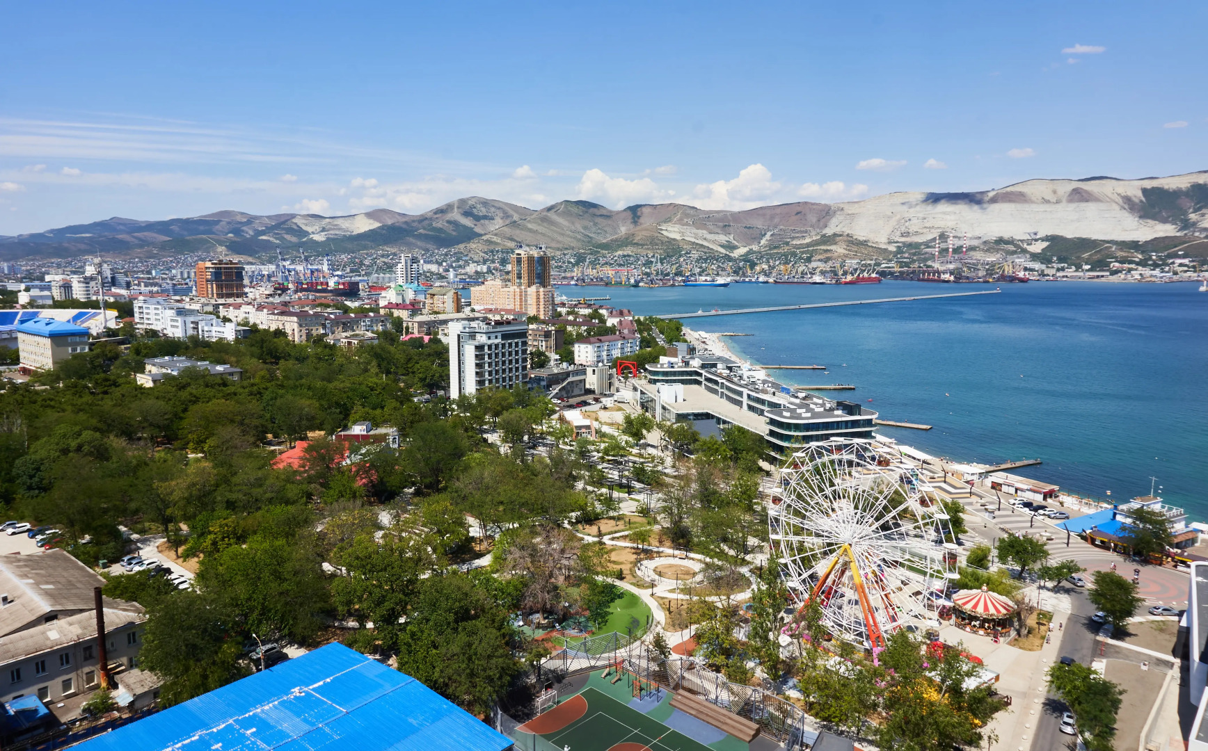 Квартира Уютная студия с потрясающим видом на море в центре