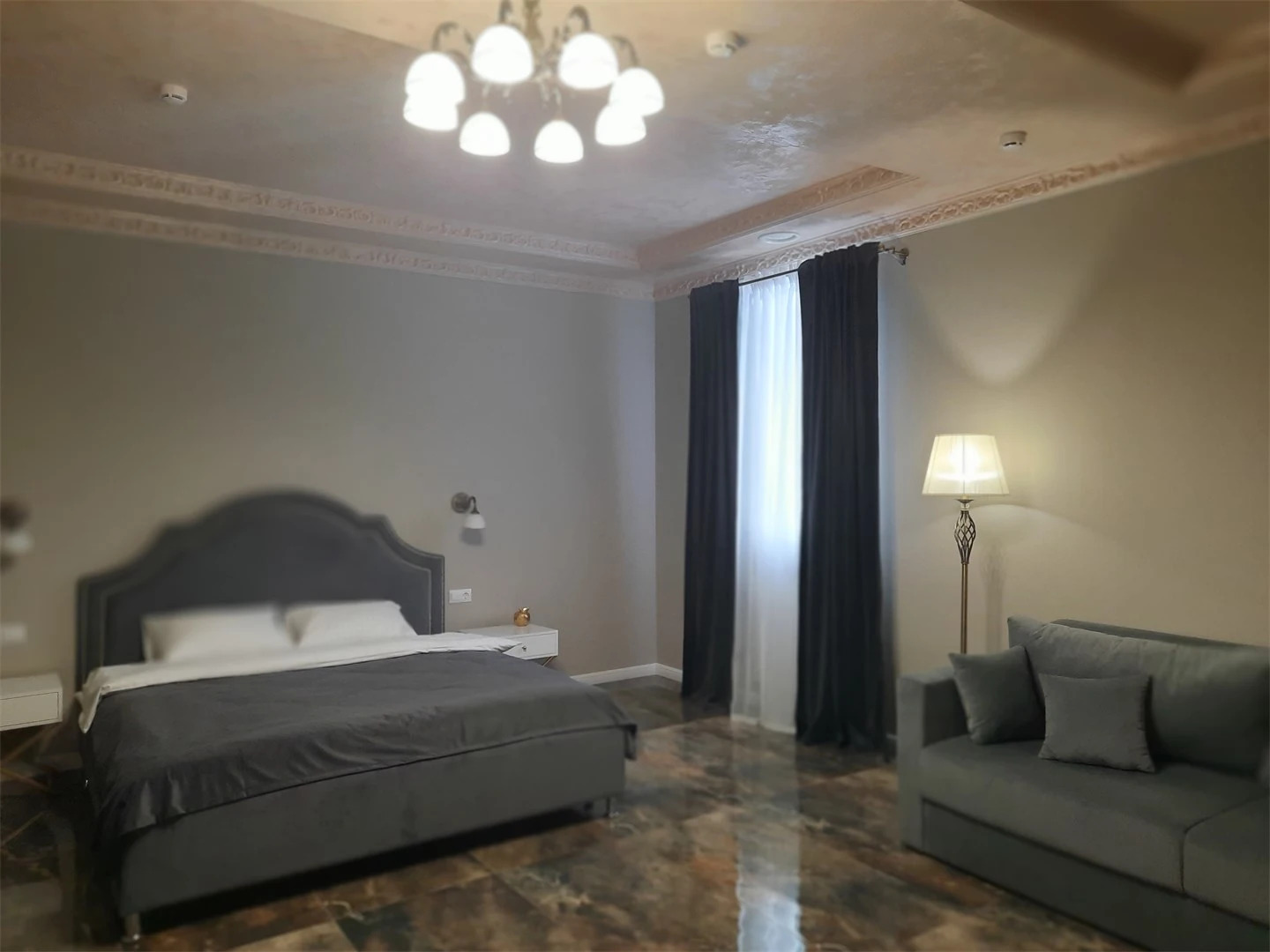 Отель в Теме