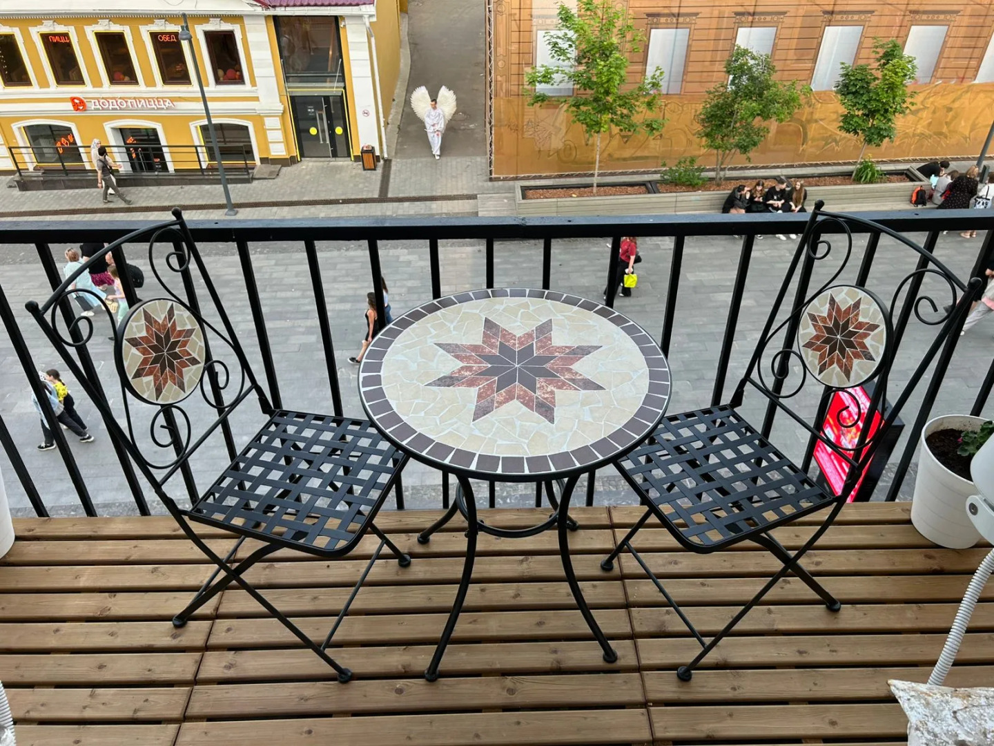 Квартира Уютный Лофт с балконом на главной улице Столицы Закатов