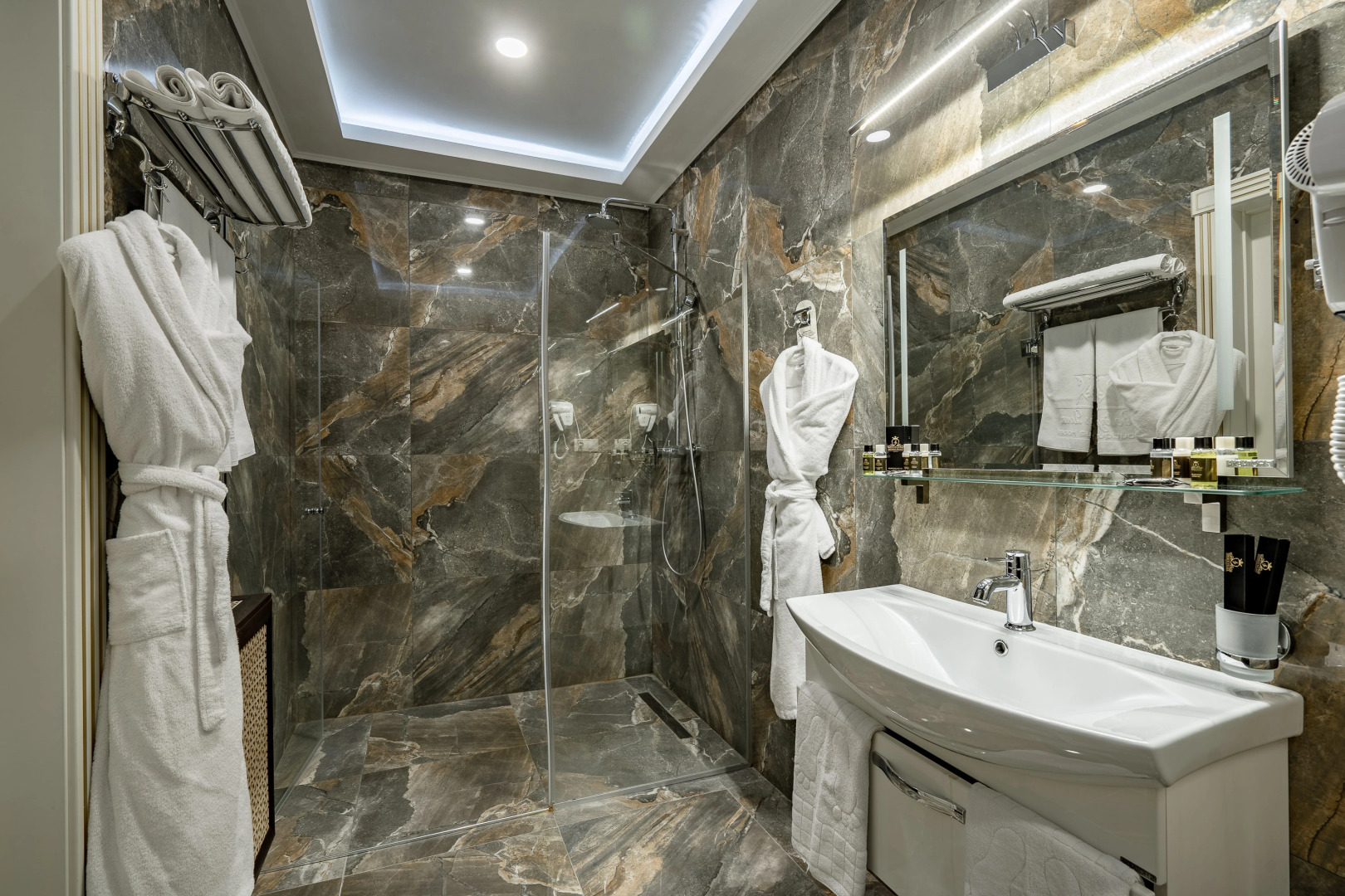 Отель Imperial Palace