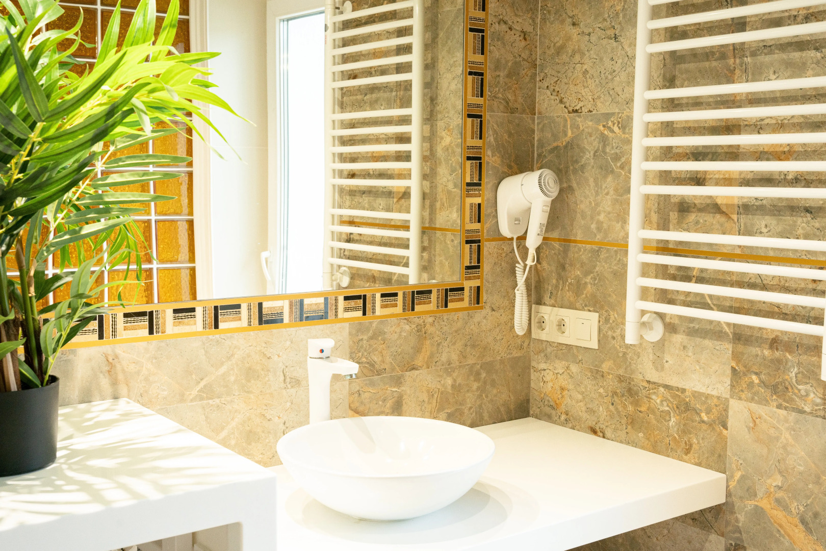 Апартаменты 3-х комнатные дизайн 70м2 в частном доме с бассейном и спа -комплексом