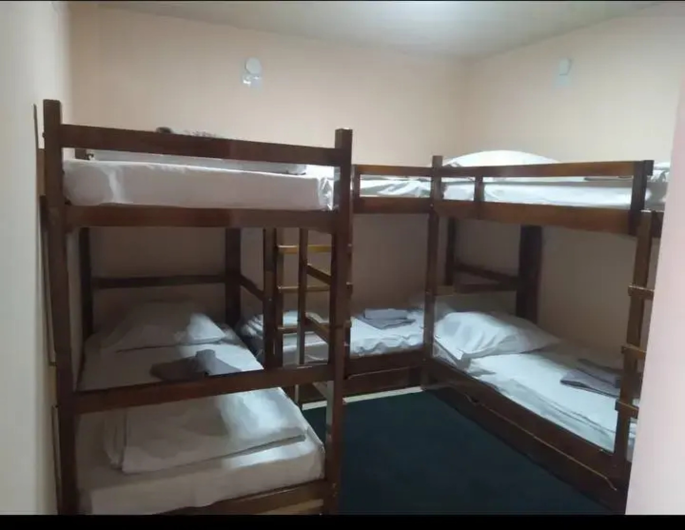 Хостел Caravan Hostel