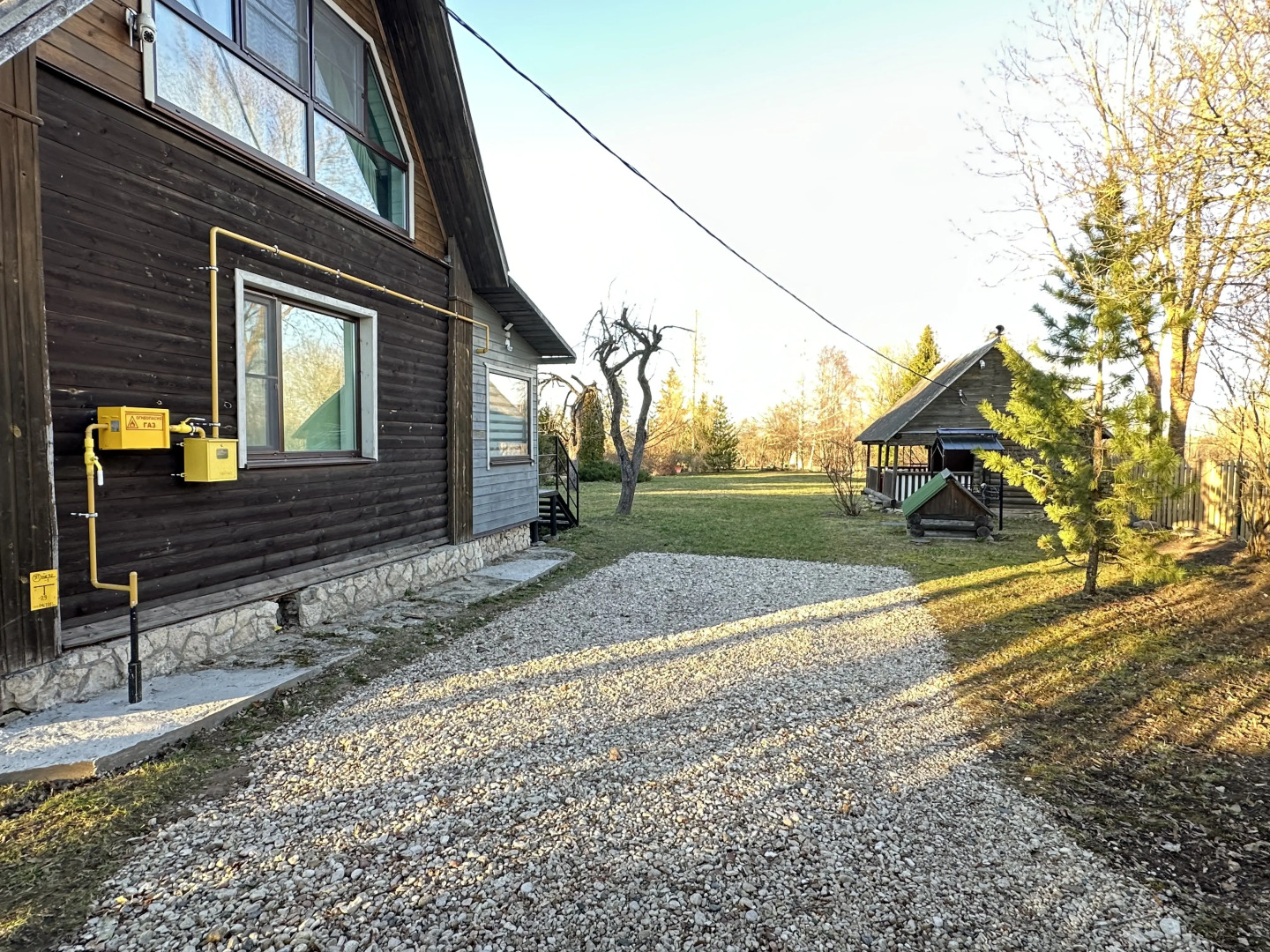 Частный дом MedvedHouse с большой территорией в тихом месте в центре Изборска