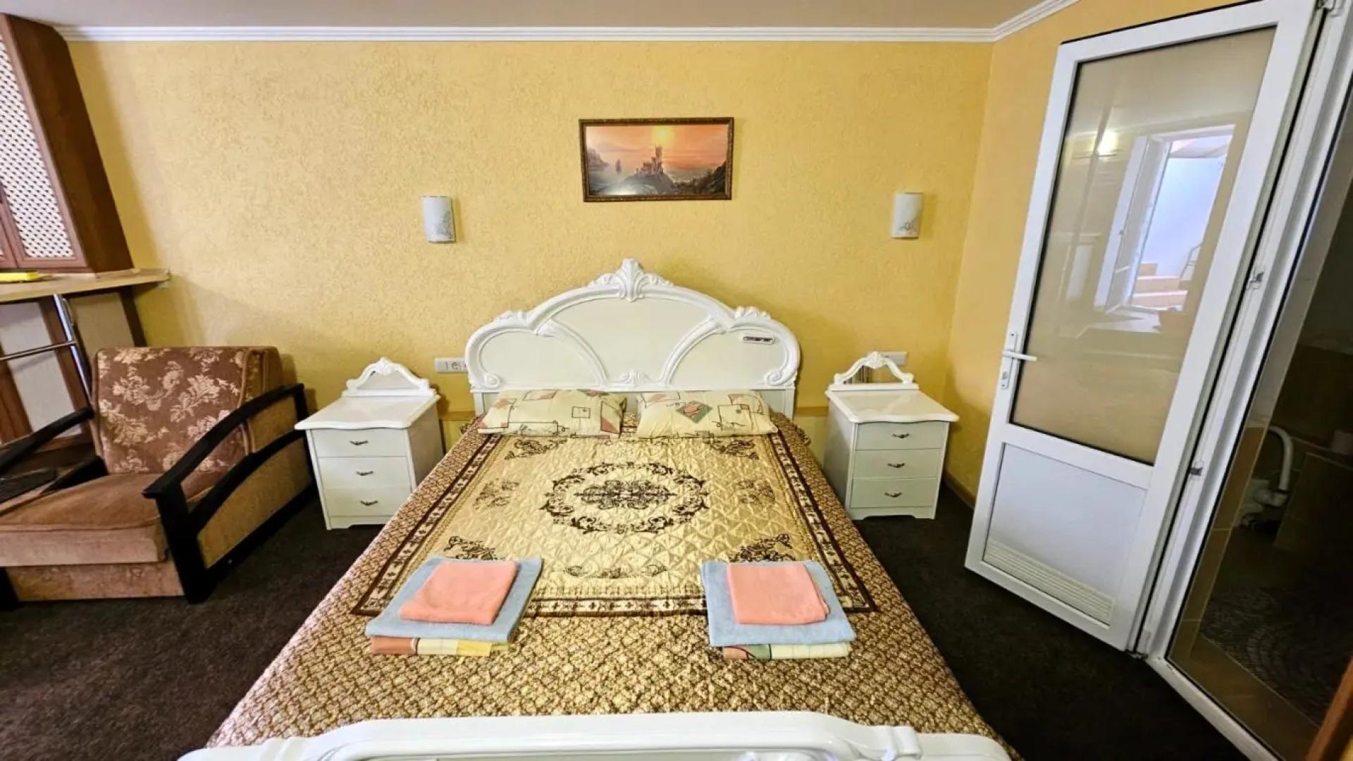 Апартаменты Феодосийский залив однокомнатная студия в цоколе