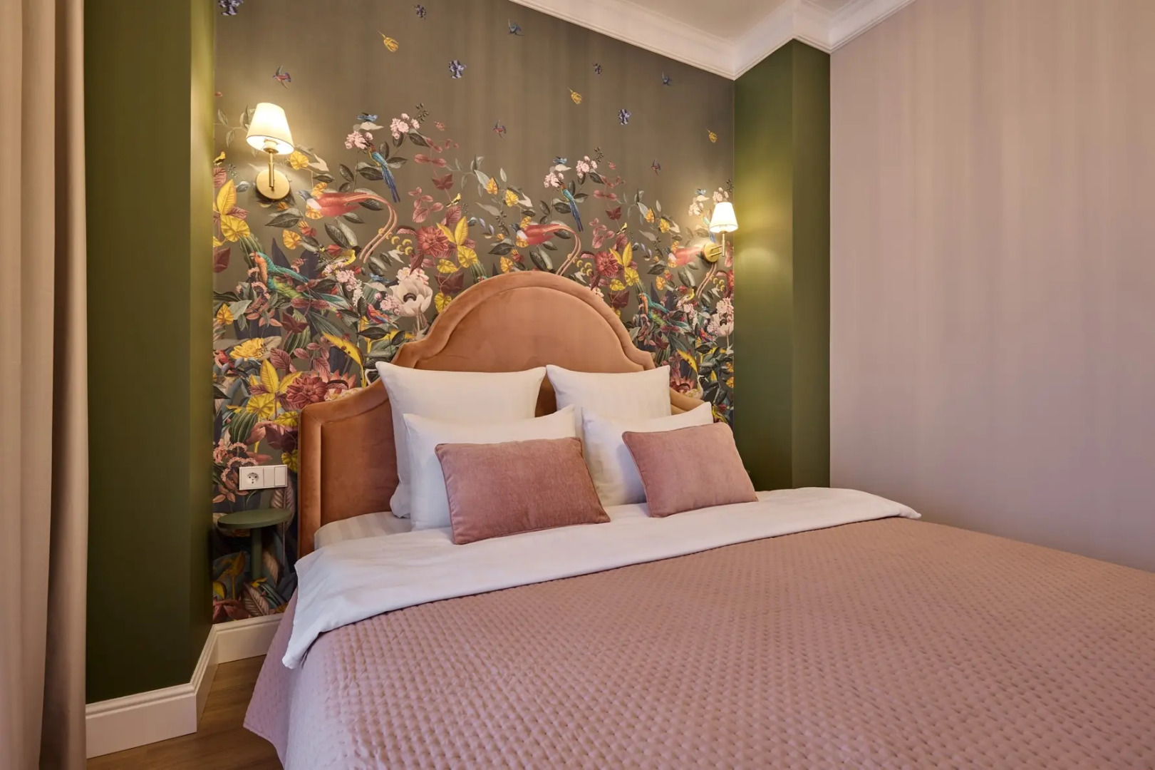 Апартаменты ЕвроУют Уникальные яркие дизайнерские