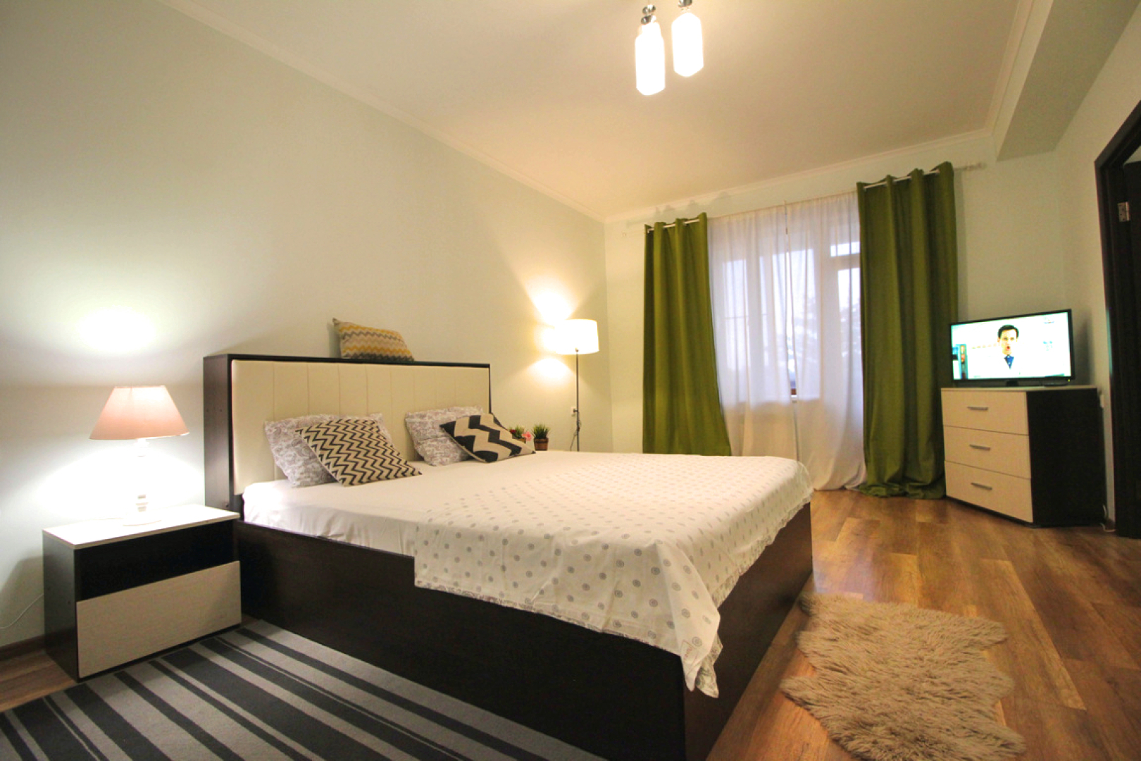 Апартаменты 2-комн Квартира 90 м2 на Булгакова by Sutki26