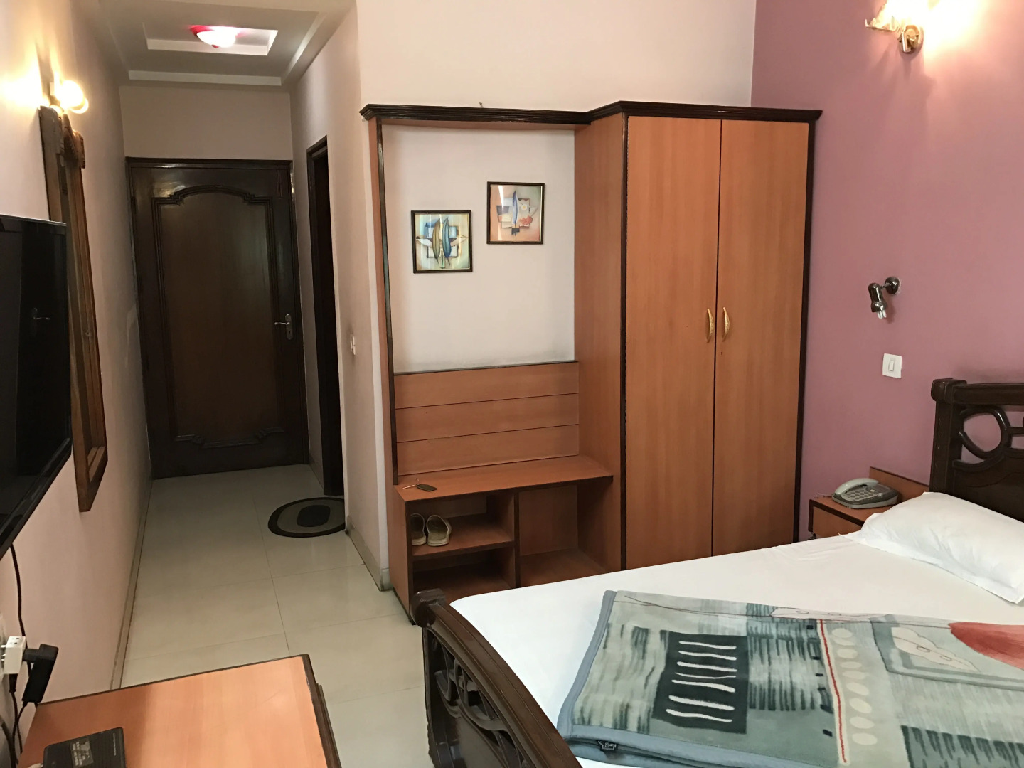 Отель D R International