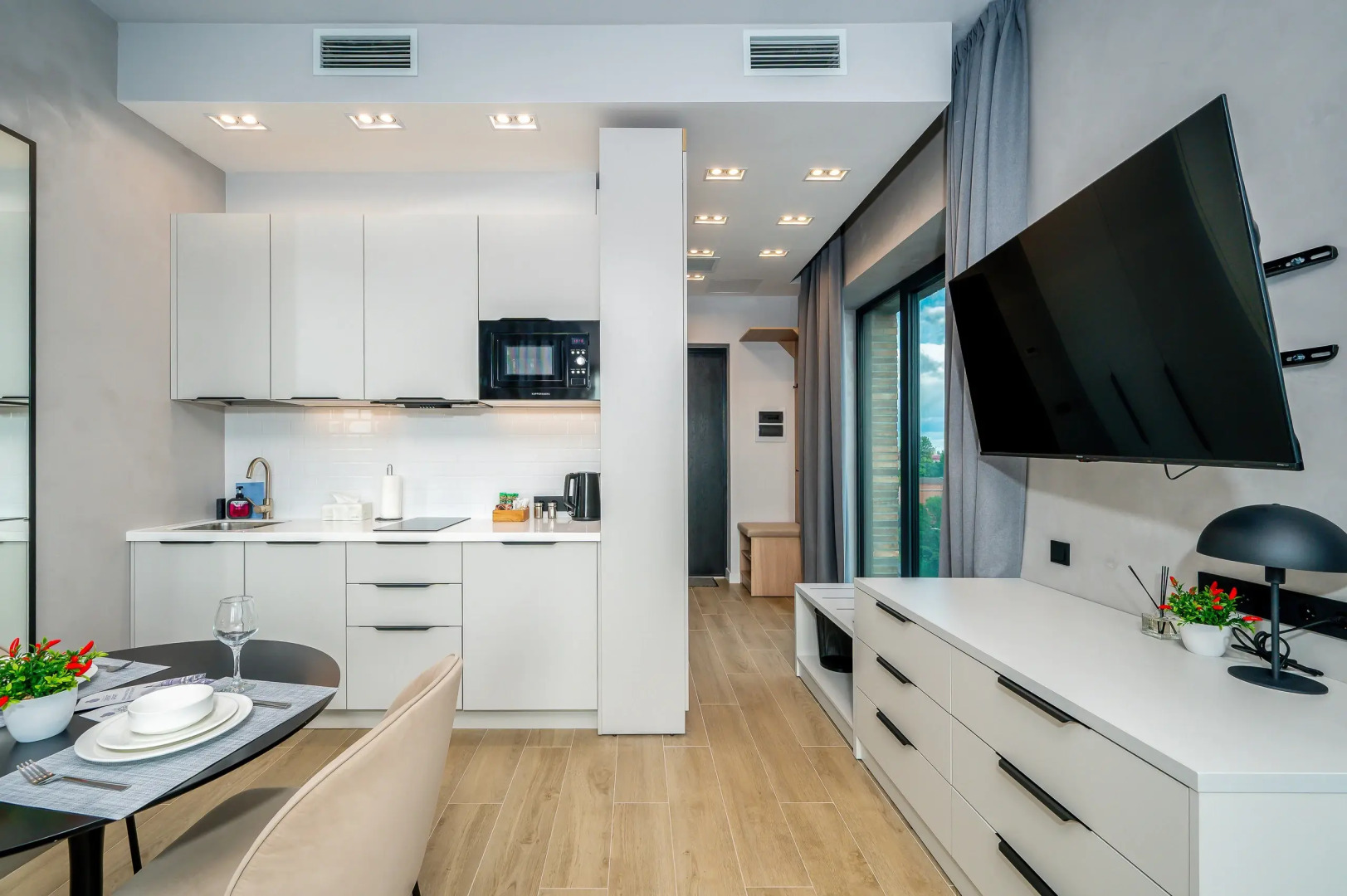 Апартаменты с большими окнами