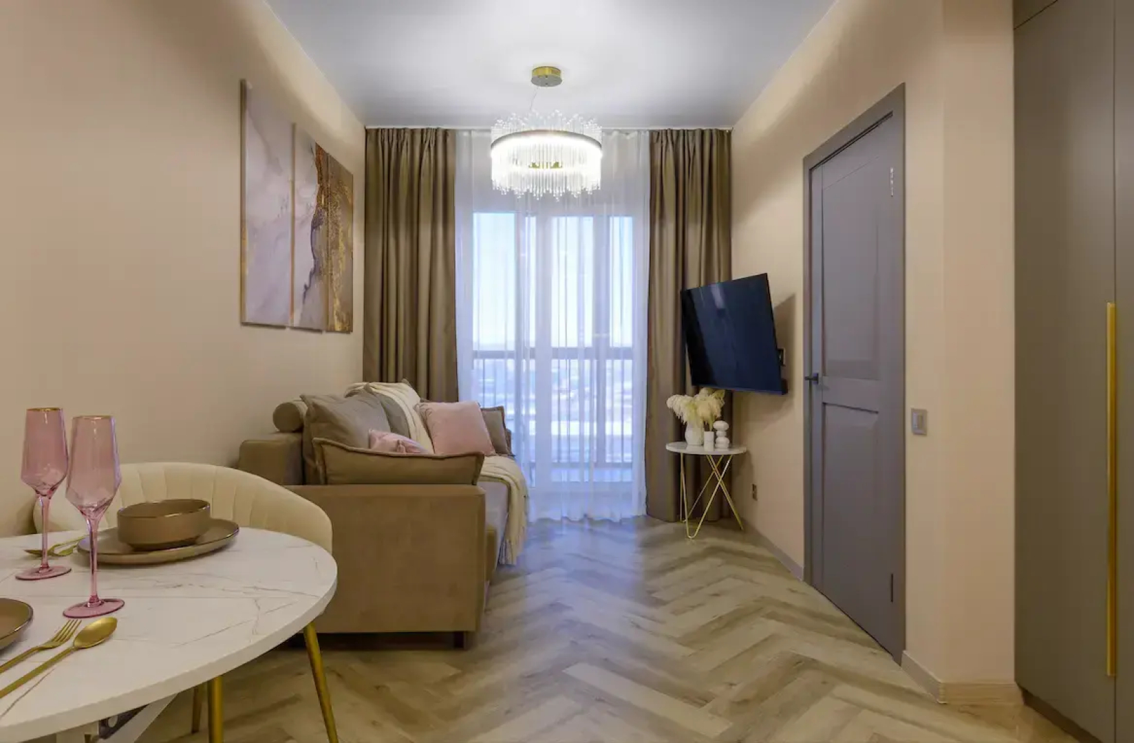 Апартаменты KrasLoft в ЖК Бульвар Цветов на 4 человек