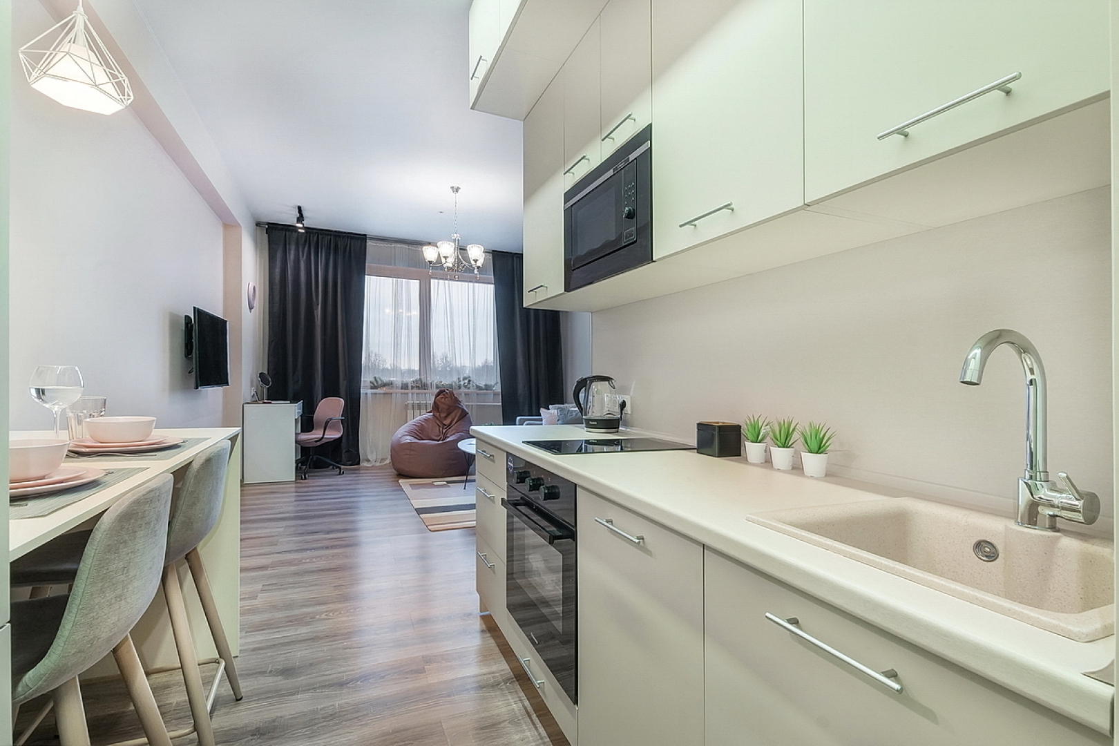 Апартаменты SKY INN Color Pink