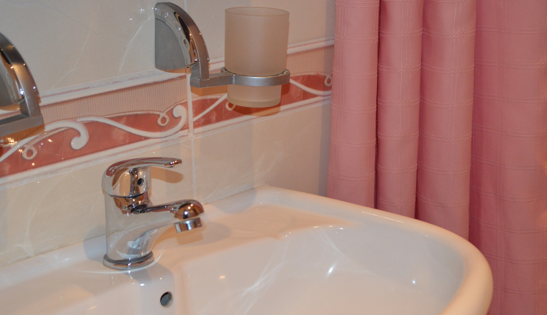 Отель Моника