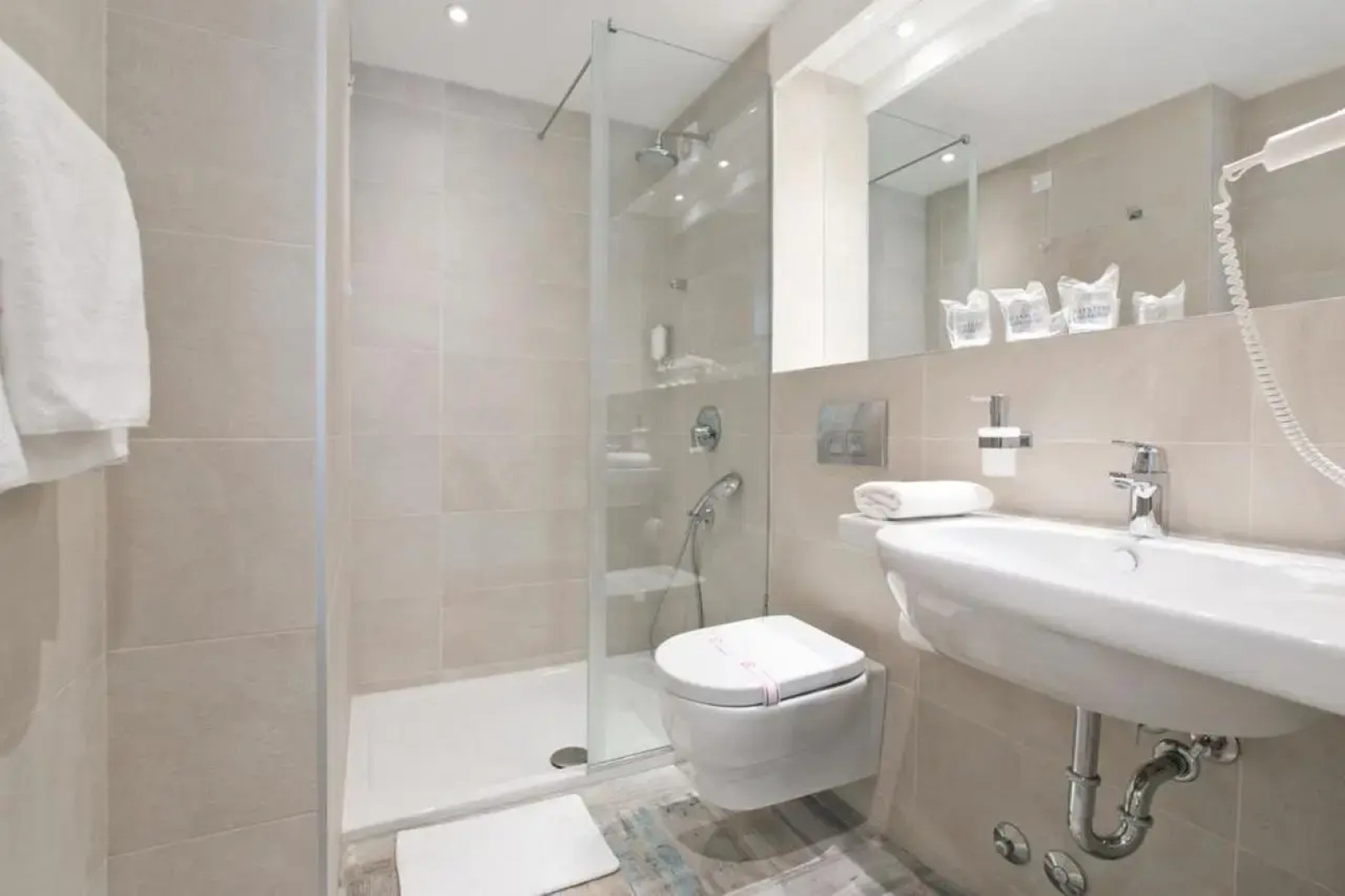 Отель Castellastva