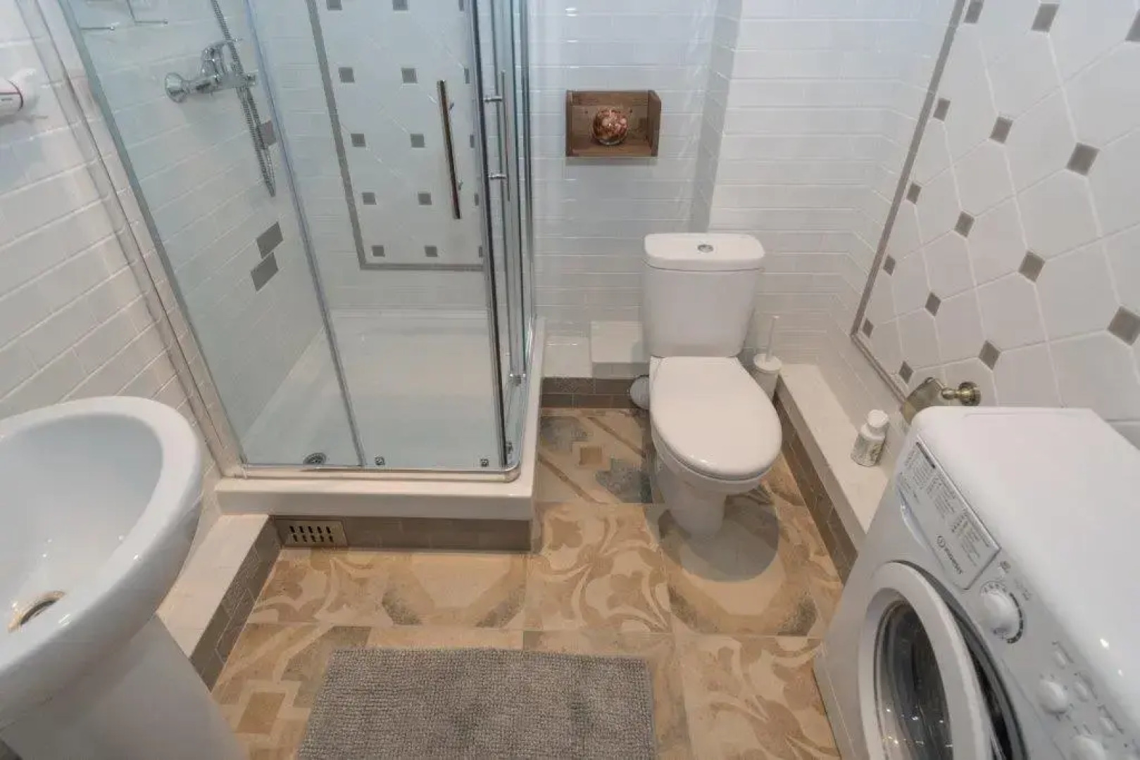 Апартаменты в Центре Города у Нарымского Сквера 2