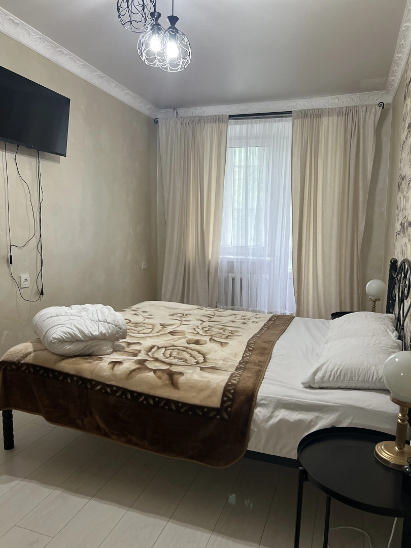 Квартира Уютная евродвушка с отдельным входом и личным навесов для авто