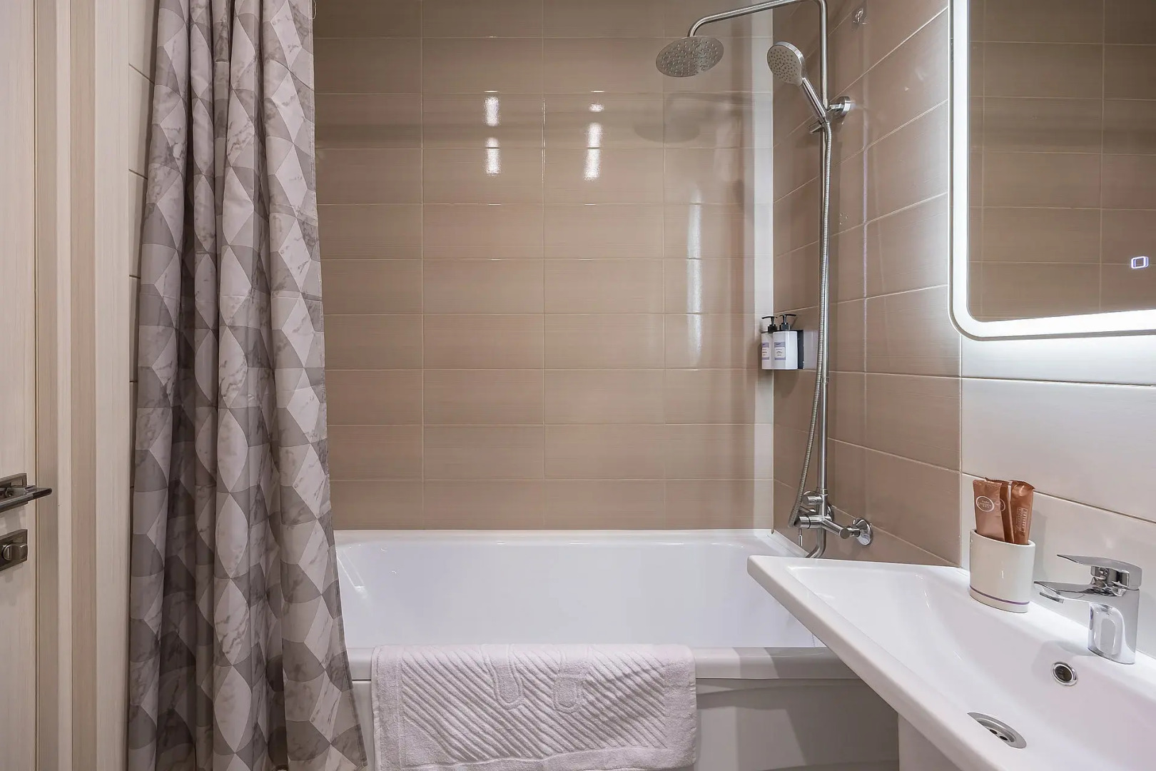 Апартаменты Как Дома на Академика Сахарова Рядом с Лесопарком Щёлковский Хутор