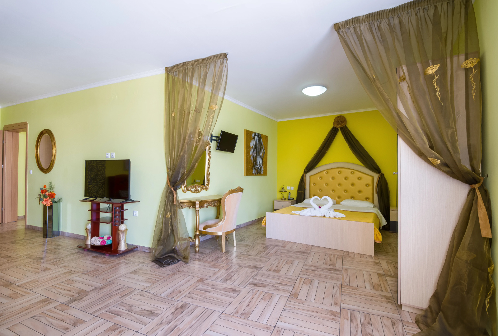 Отель Paradice Luxury Suites