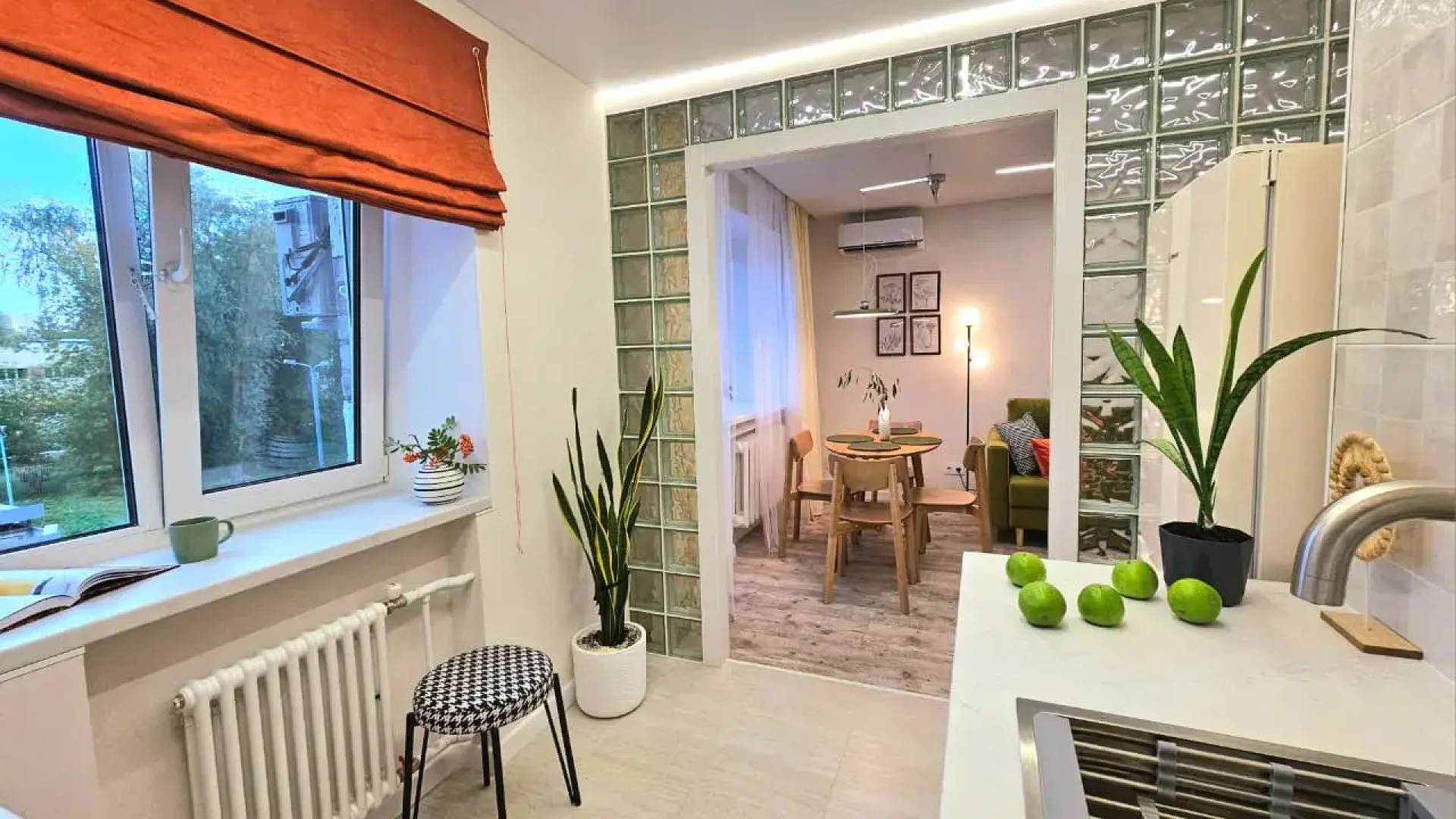 Квартира у Озера Кабан: Стильный Ремонт и Идеальное Расположение!