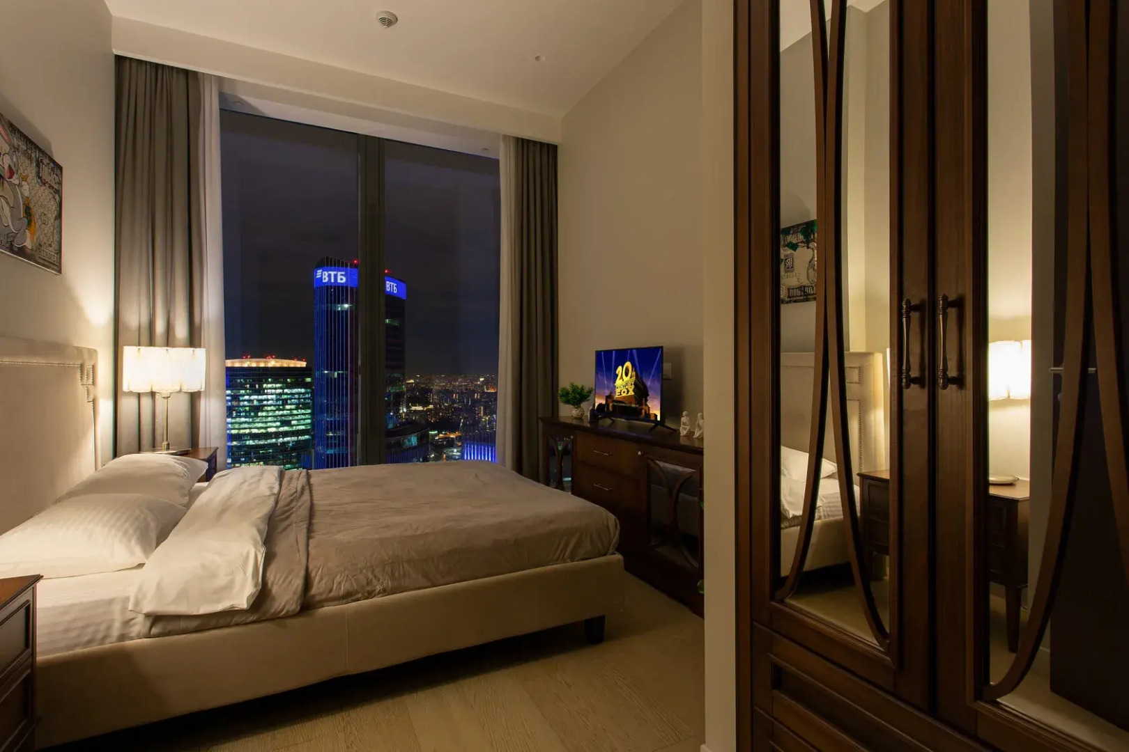 Апартаменты Sky City Moscow 62 этаж! Вид на Башни, Лужники, Парк победы и город! Очень уютный!