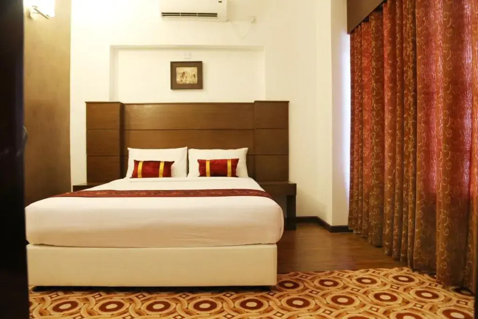 Отель Grand Oriental