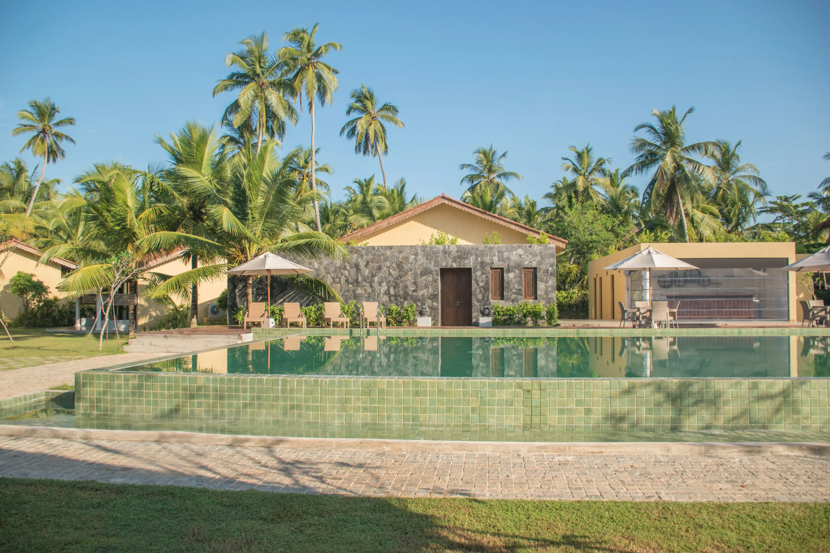 Отель The Villas Wadduwa