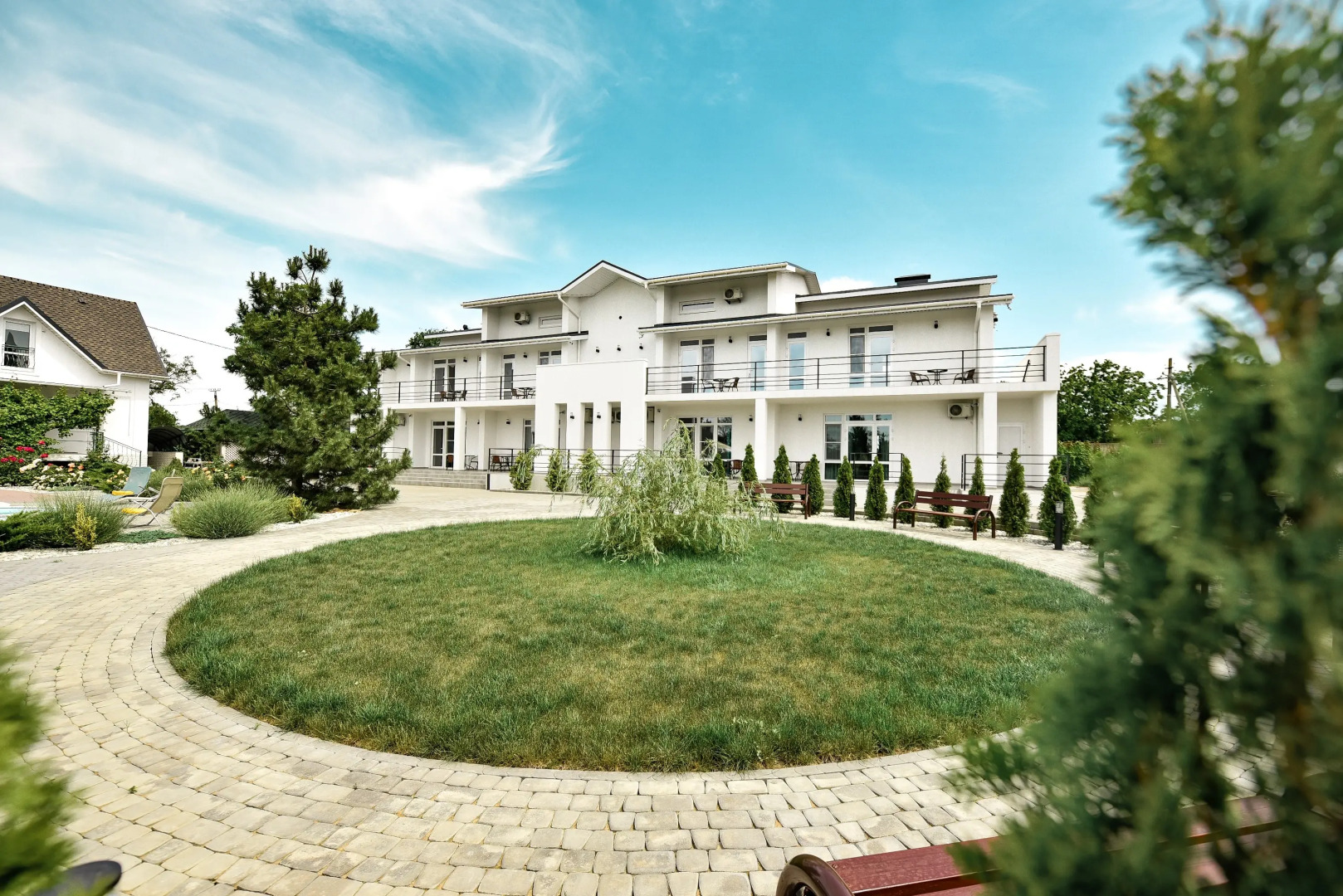 Отель Белая Ива