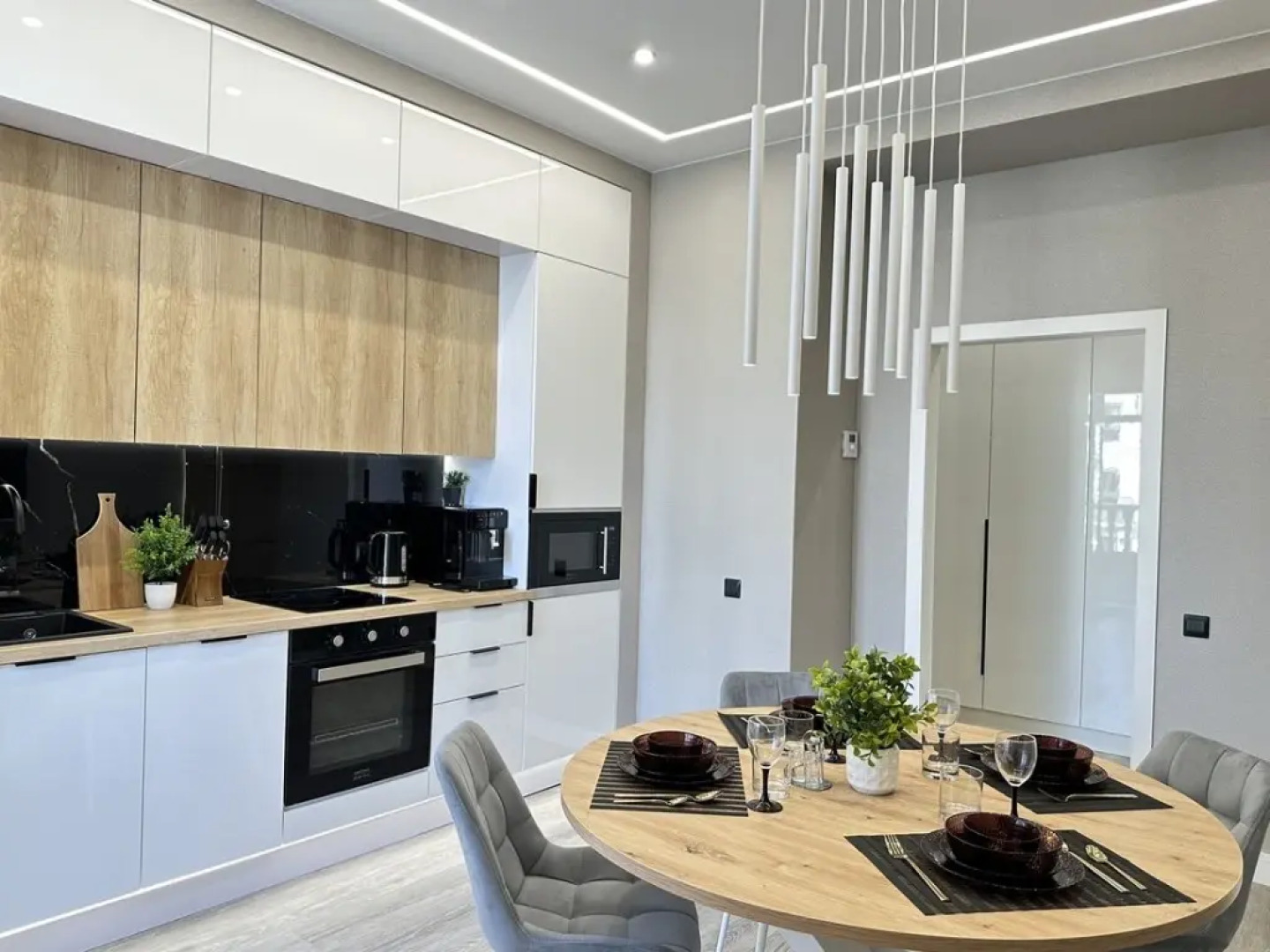 Апартаменты 2-х комнатные KranzDeluxe Резиденция у моря 1